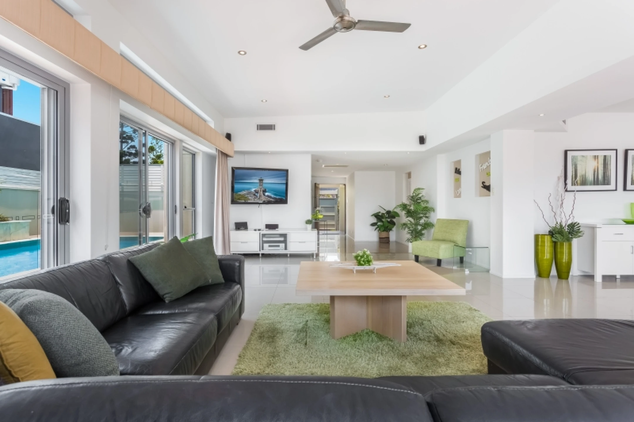 27 Merrimac Boulevard, Broadbeach Waters QLD 4218, Broadbeach Waters - Thumbnail 3