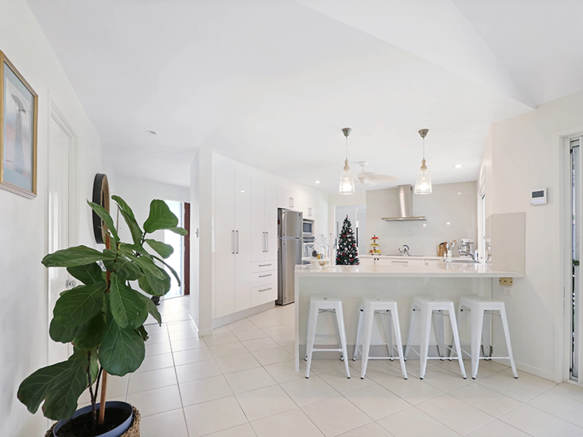 10 Monteclair Court, Mermaid Waters QLD 4218, Mermaid Waters - Thumbnail 7