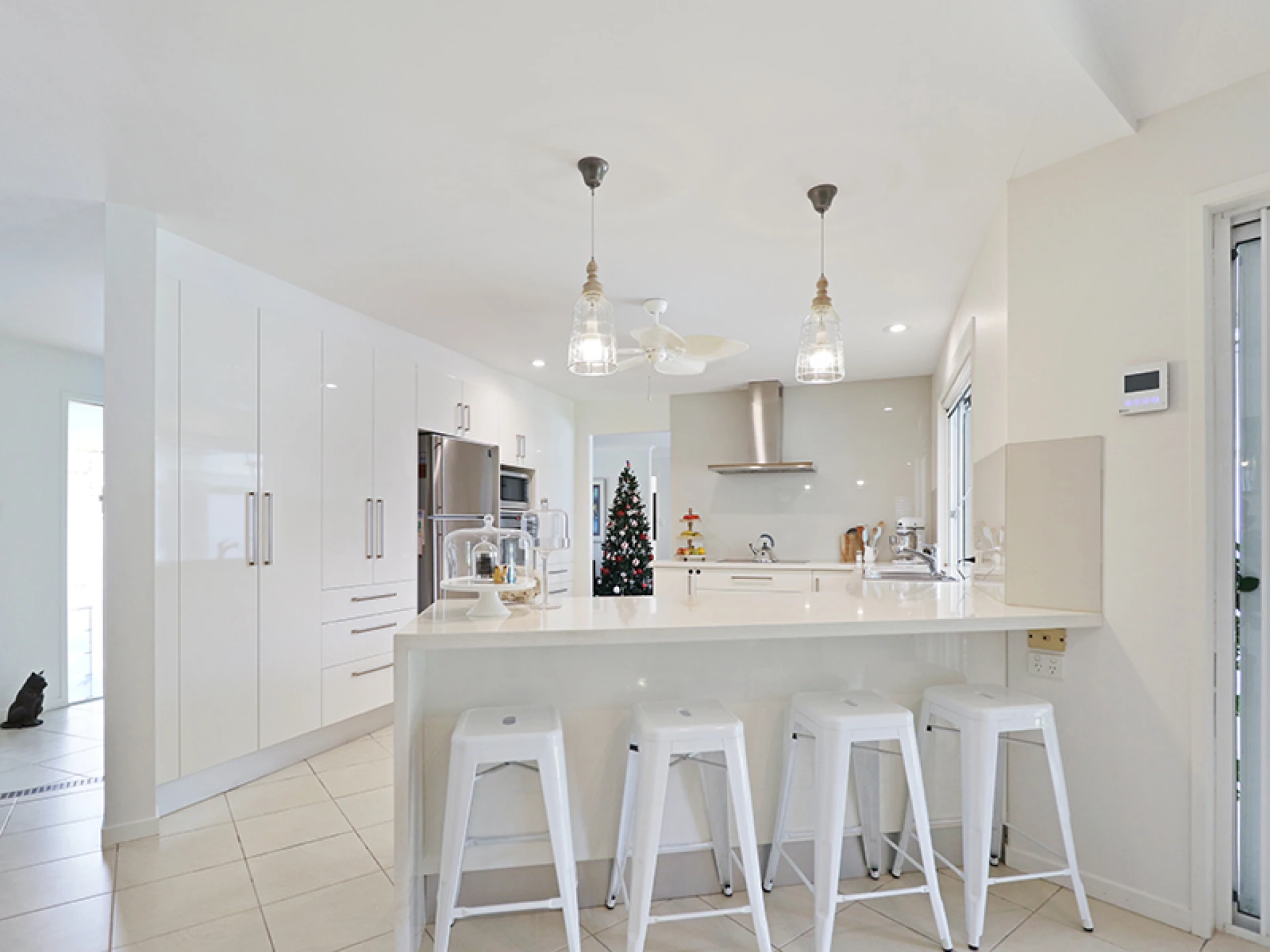 10 Monteclair Court, Mermaid Waters QLD 4218, Mermaid Waters - Thumbnail 6