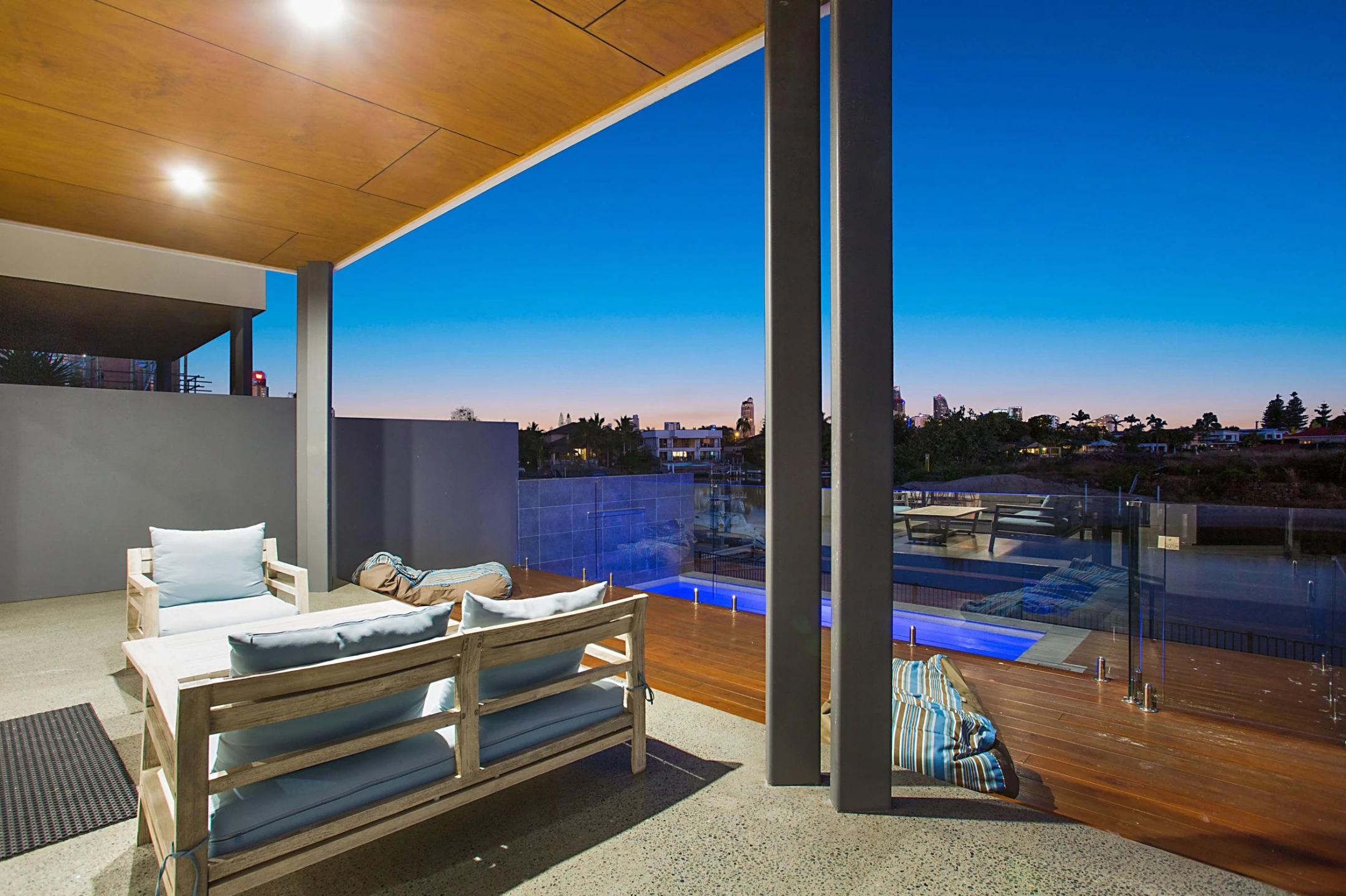 2 / 98 Monaco Street, Broadbeach Waters QLD 4218, Broadbeach Waters - Thumbnail 2