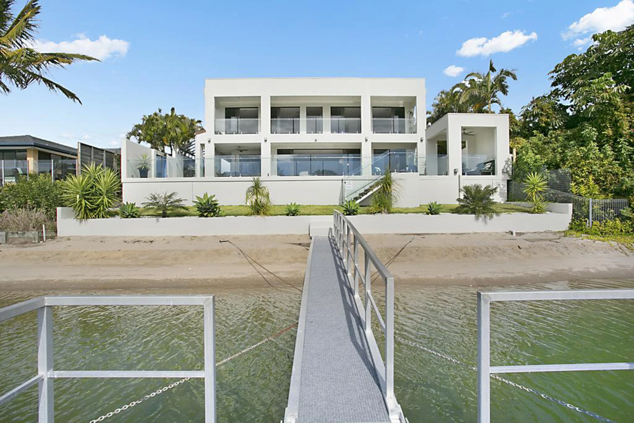 23 Bombala Street, Broadbeach Waters QLD 4218, Broadbeach Waters - Thumbnail 2