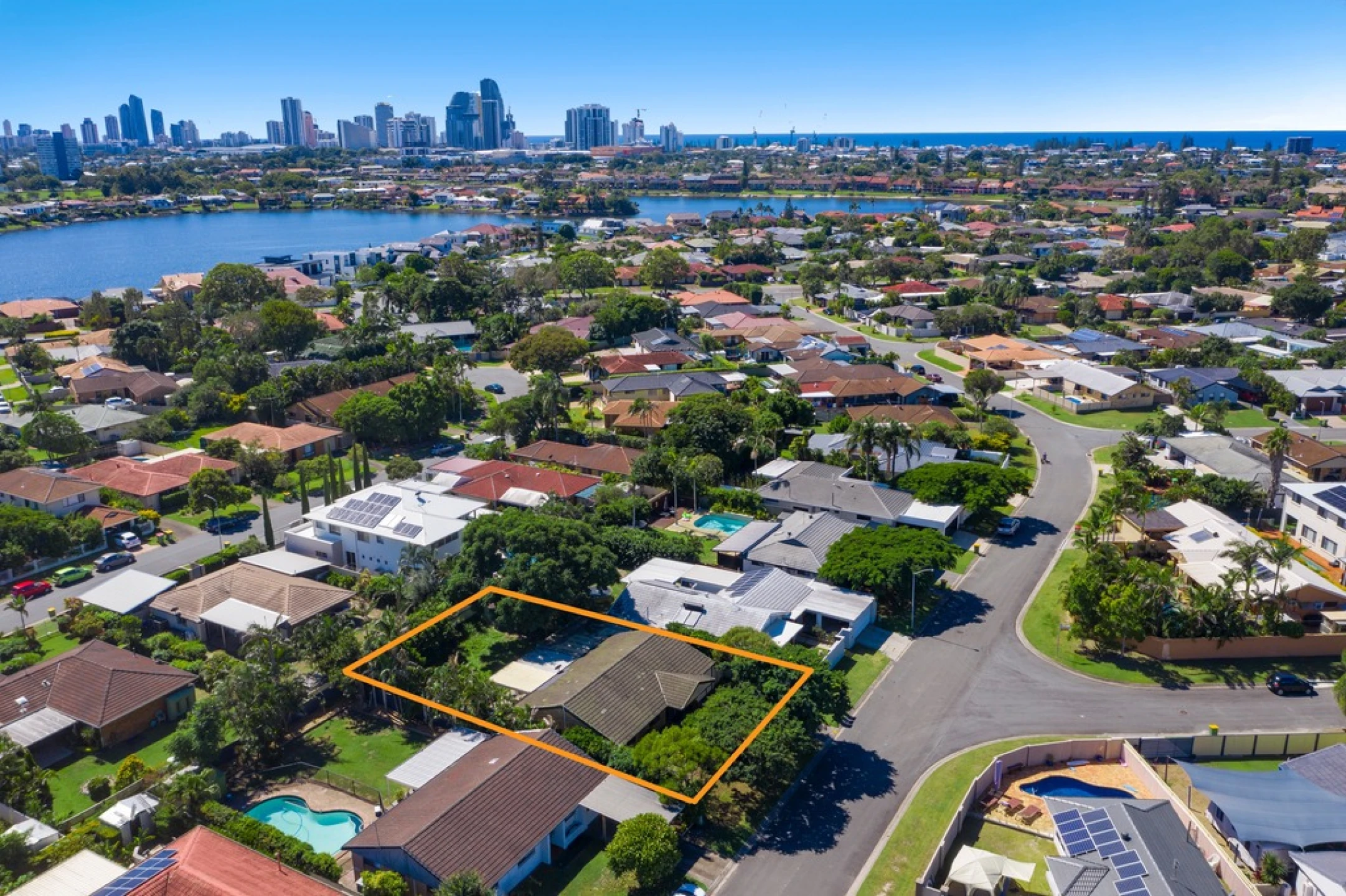 25 Southerly Street, Mermaid Waters QLD 4218, Mermaid Waters - Thumbnail 4