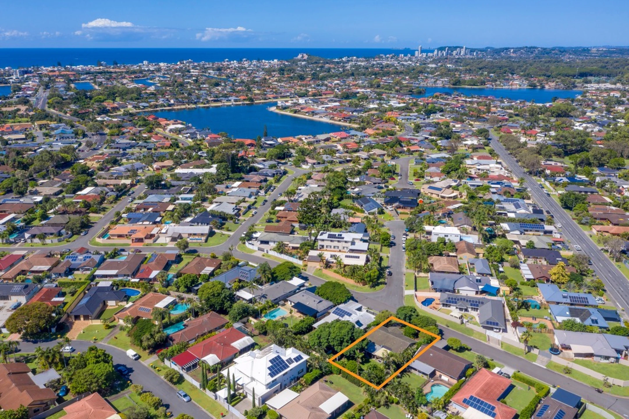 25 Southerly Street, Mermaid Waters QLD 4218, Mermaid Waters - Thumbnail 2