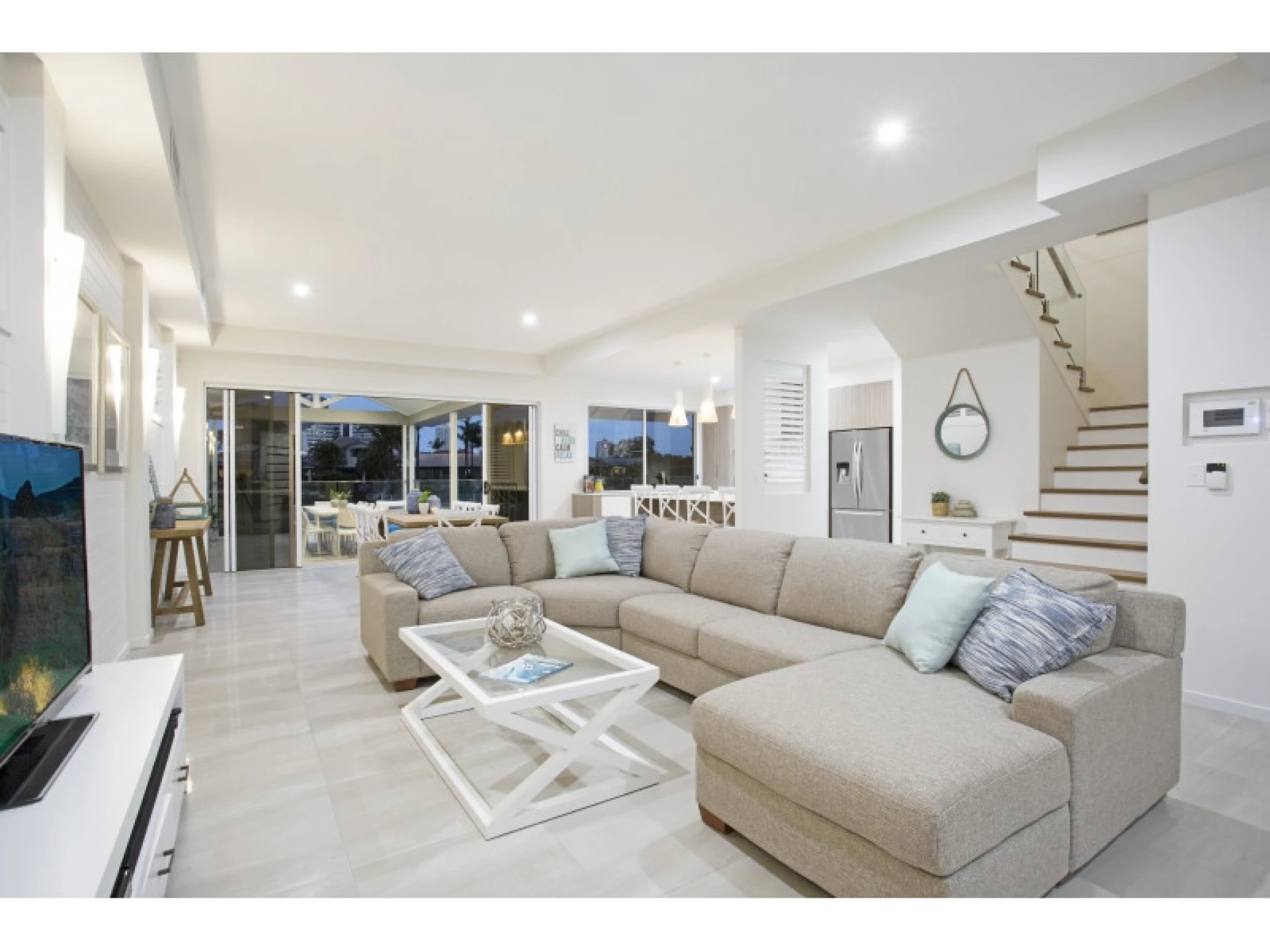 86 Clear Island Road, Broadbeach Waters QLD 4218, Broadbeach Waters - Thumbnail 2