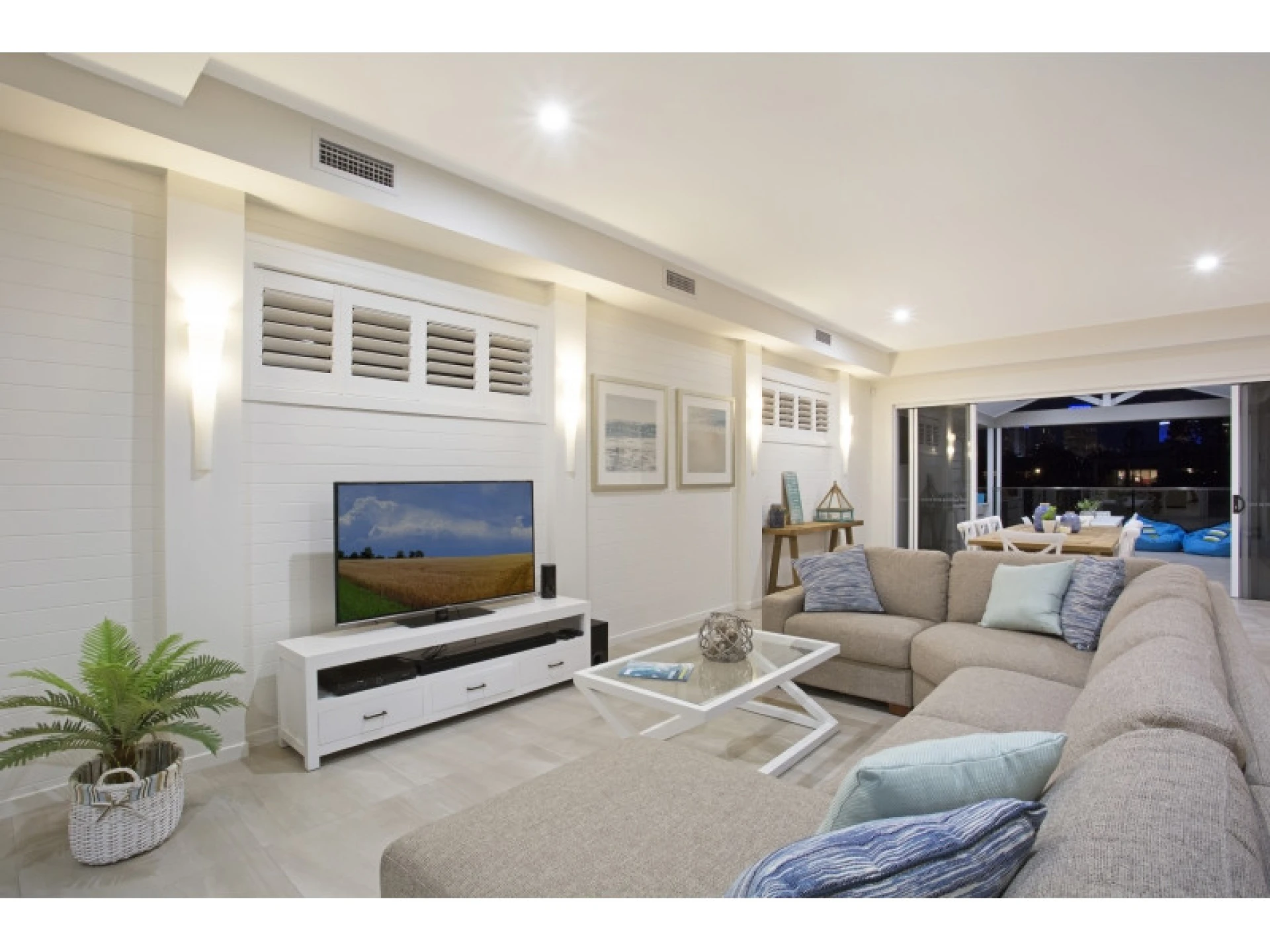 86 Clear Island Road, Broadbeach Waters QLD 4218, Broadbeach Waters - Thumbnail 4