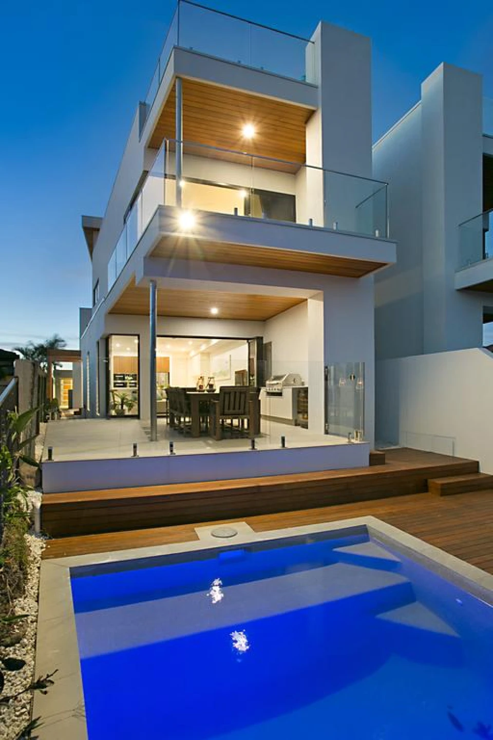 16B Andrea Avenue, Broadbeach Waters QLD 4218, Broadbeach Waters - Thumbnail 2