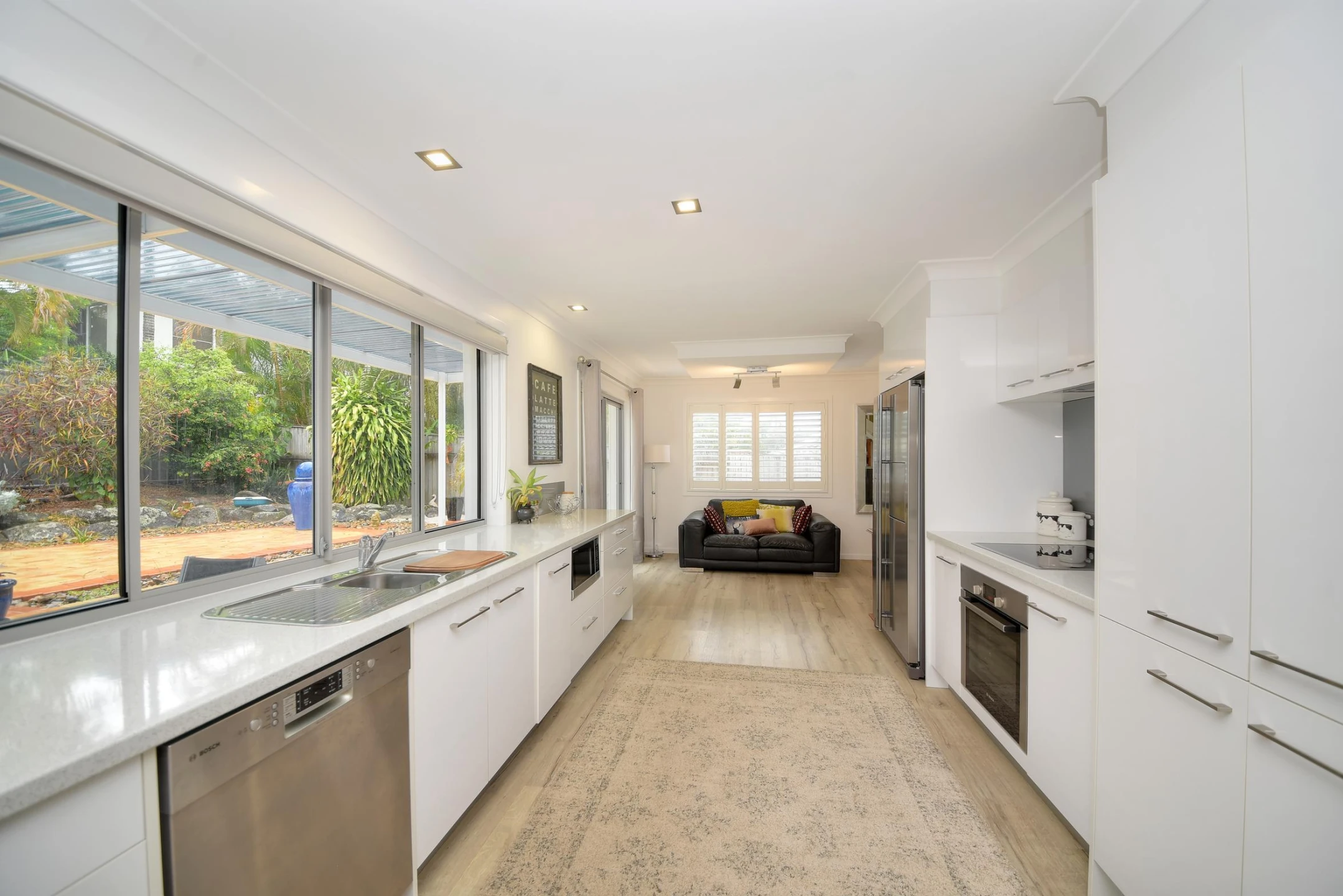 15 Lambros Drive, Benowa QLD 4217, Benowa - Thumbnail 6