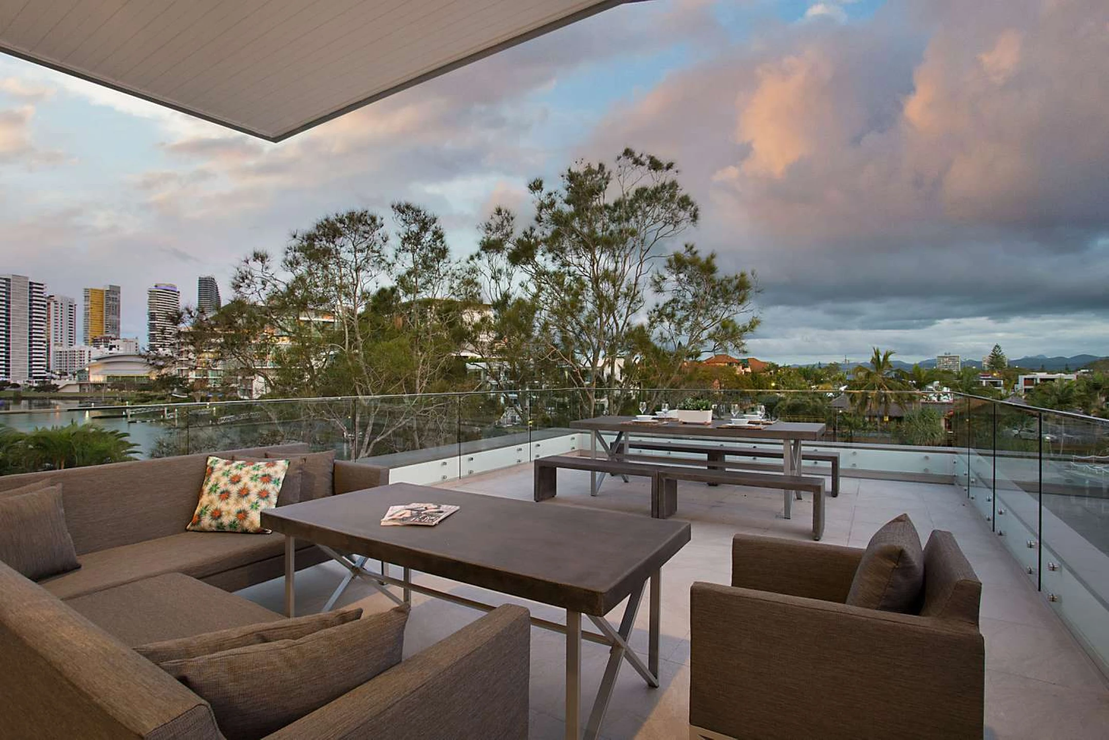 2 / 93 Savoy Drive, Broadbeach Waters QLD 4218, Broadbeach Waters - Thumbnail 2