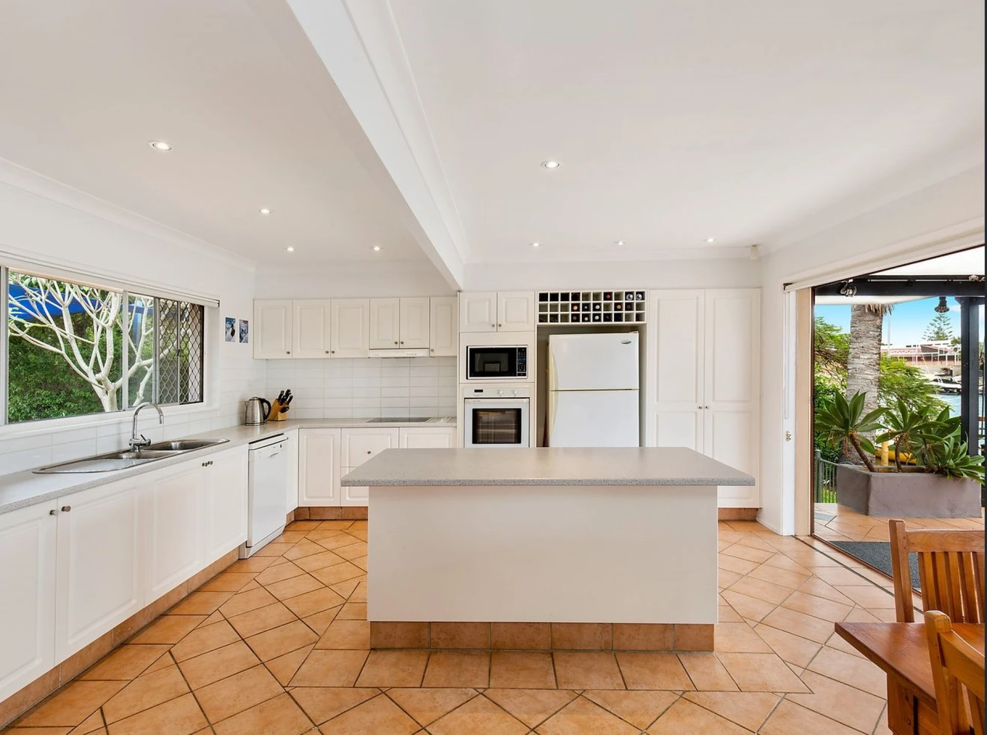 95 Allambi Avenue, Broadbeach Waters QLD 4218, Broadbeach Waters - Thumbnail 6