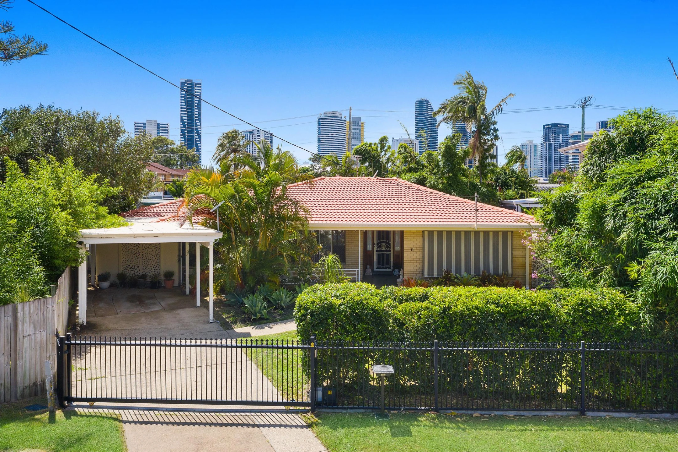 11 Chant Street, Broadbeach Waters QLD 4218, Broadbeach Waters - Thumbnail 2