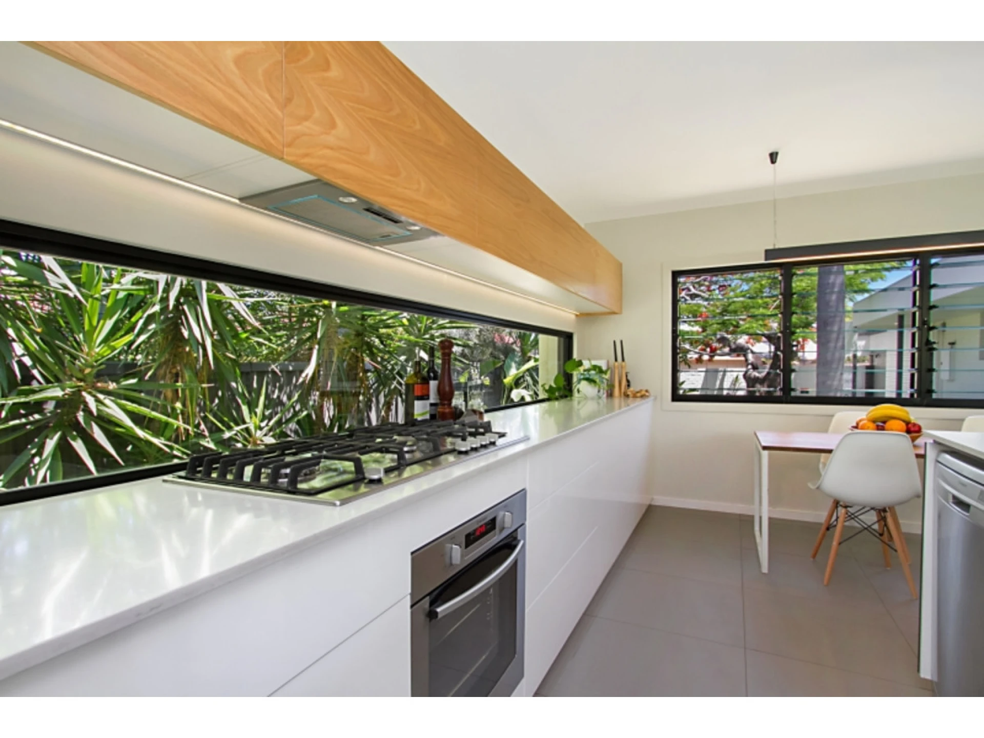 19 Southerly Street, Mermaid Waters QLD 4218, Mermaid Waters - Thumbnail 5