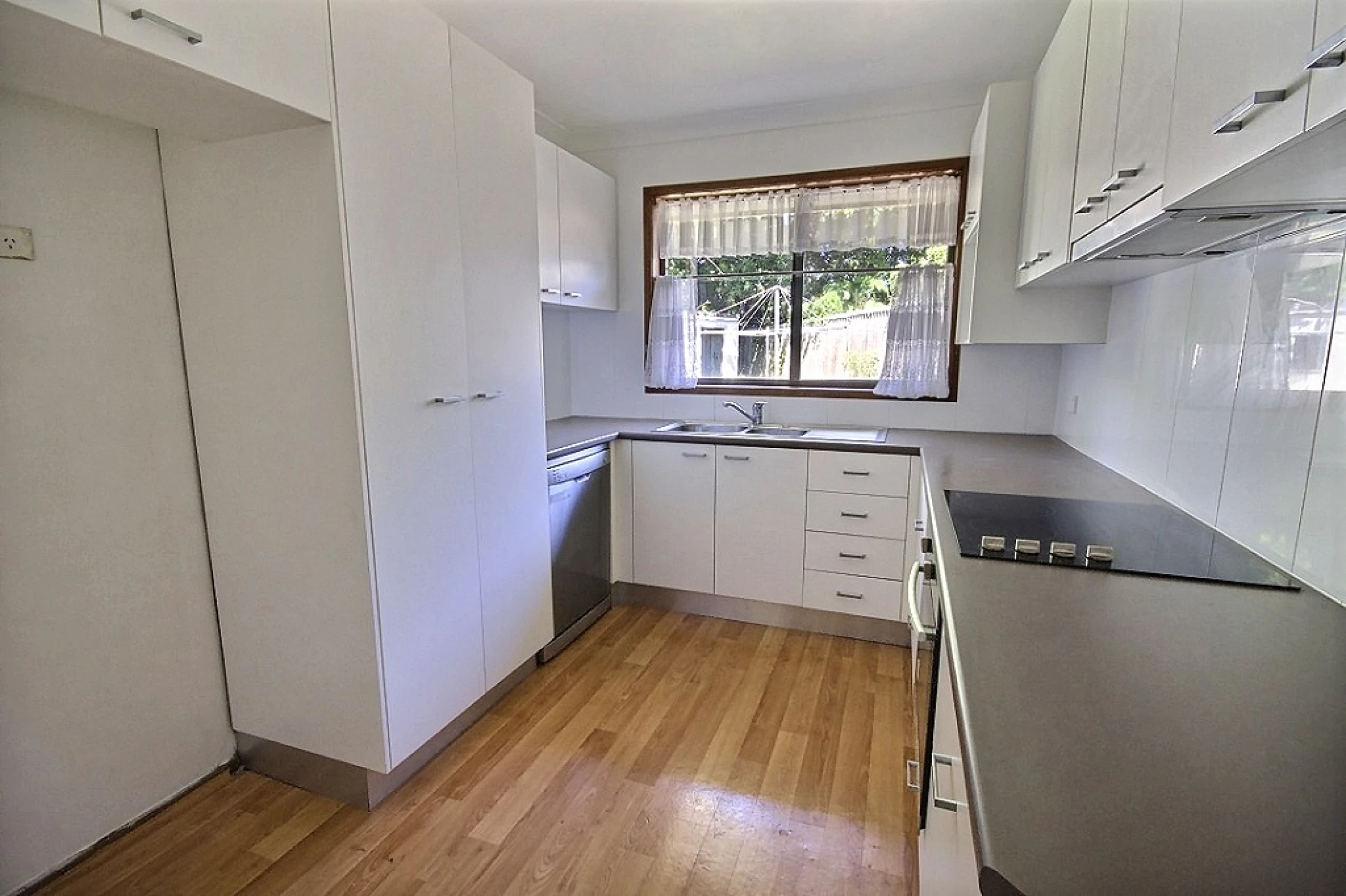 38 Surfers Avenue, Mermaid Waters QLD 4218, Mermaid Waters - Thumbnail 4