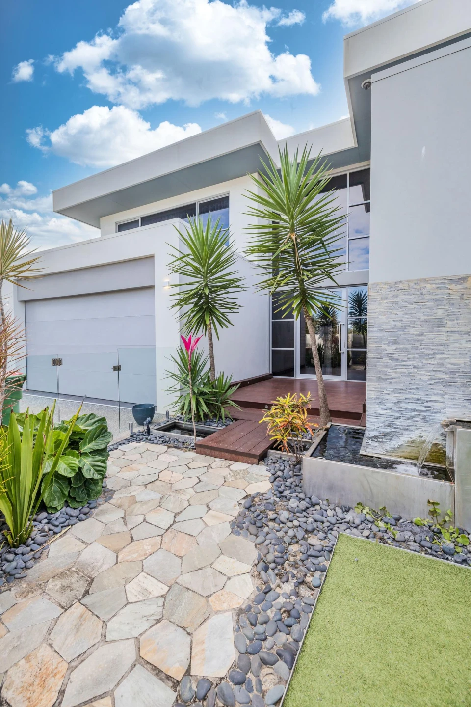 21 Andrea Avenue, Broadbeach Waters QLD 4218, Broadbeach Waters - Thumbnail 2