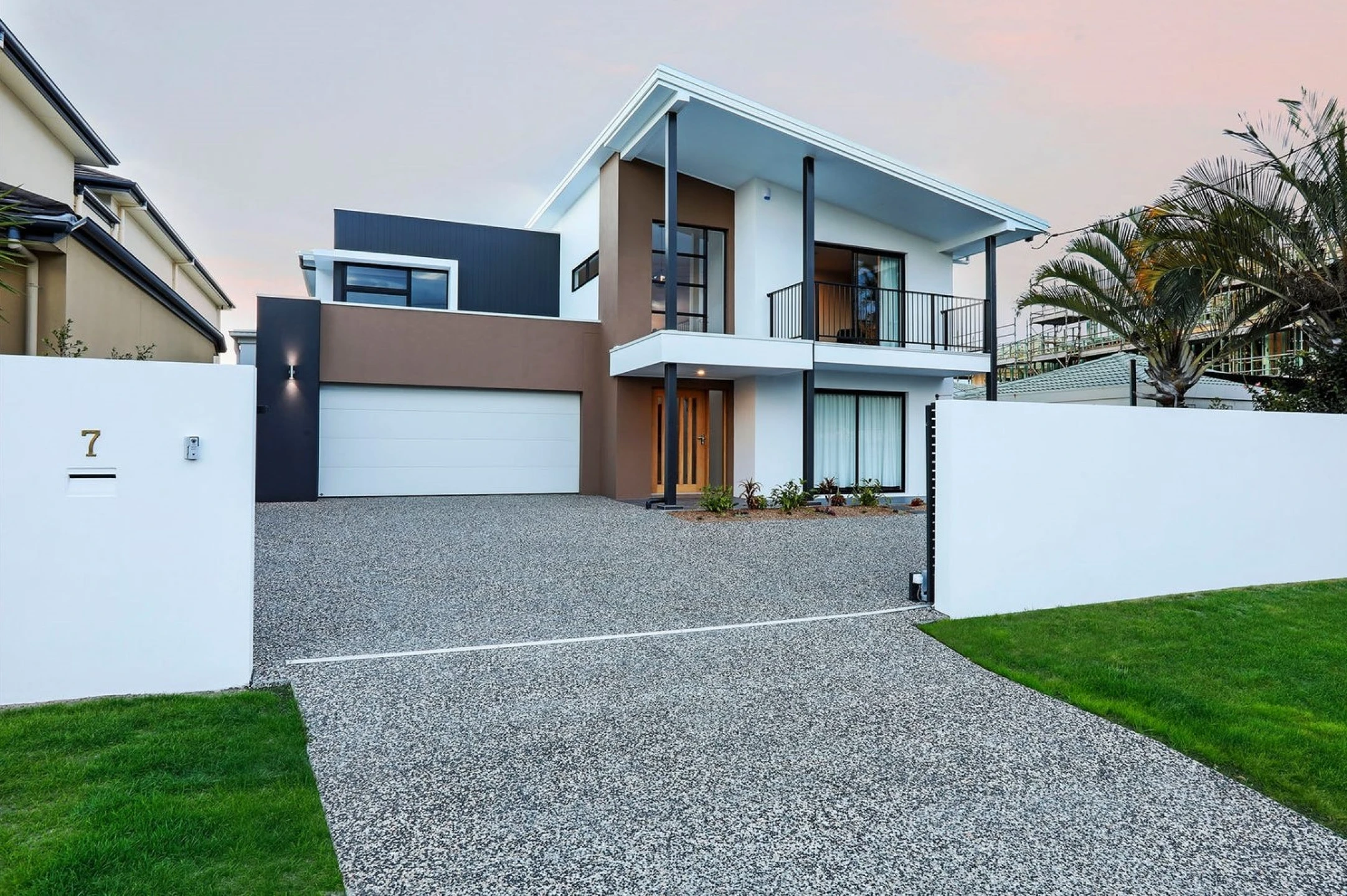 7 Beverley Crescent, Broadbeach Waters QLD 4218, Broadbeach Waters - Thumbnail 3
