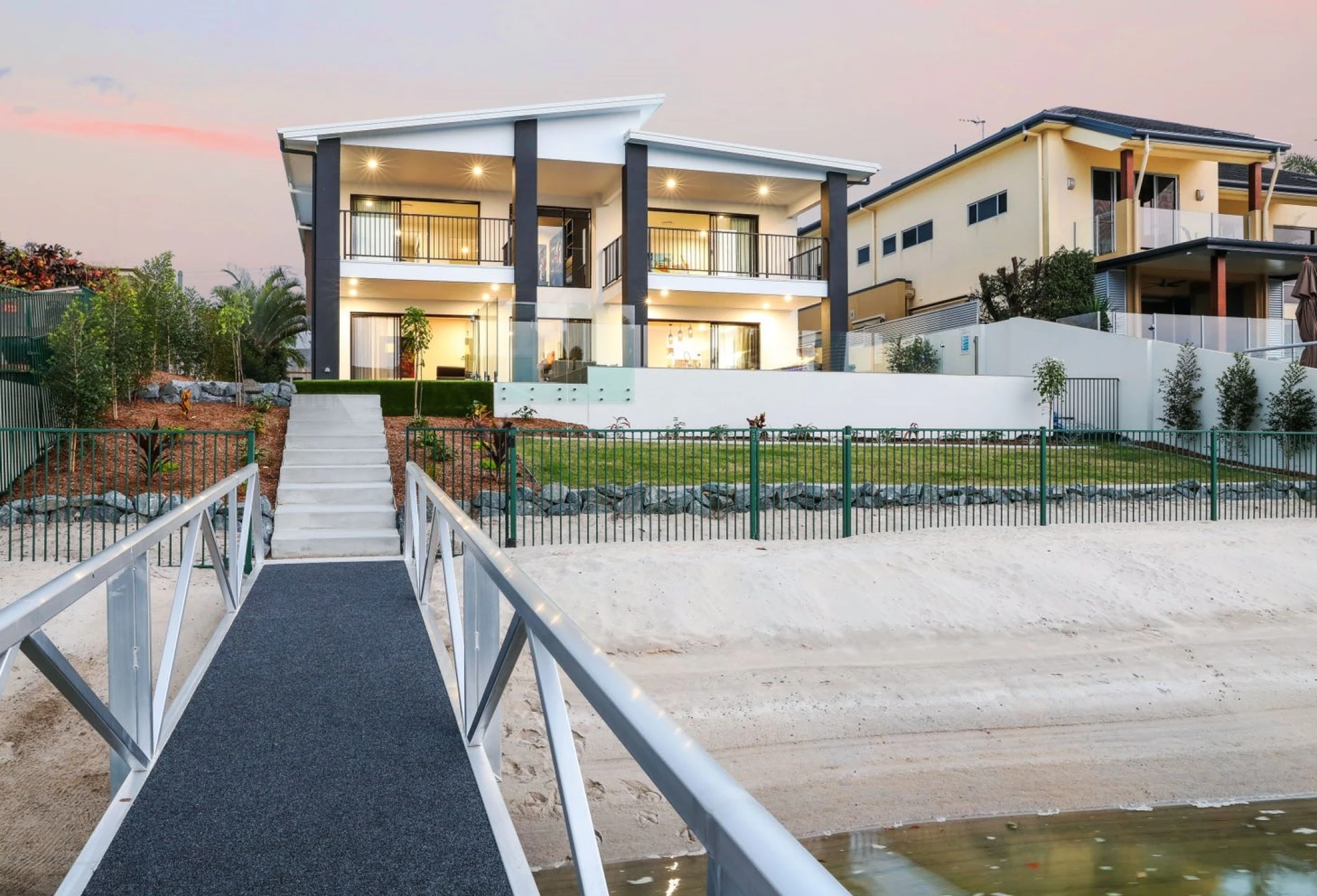 7 Beverley Crescent, Broadbeach Waters QLD 4218, Broadbeach Waters - Thumbnail 2