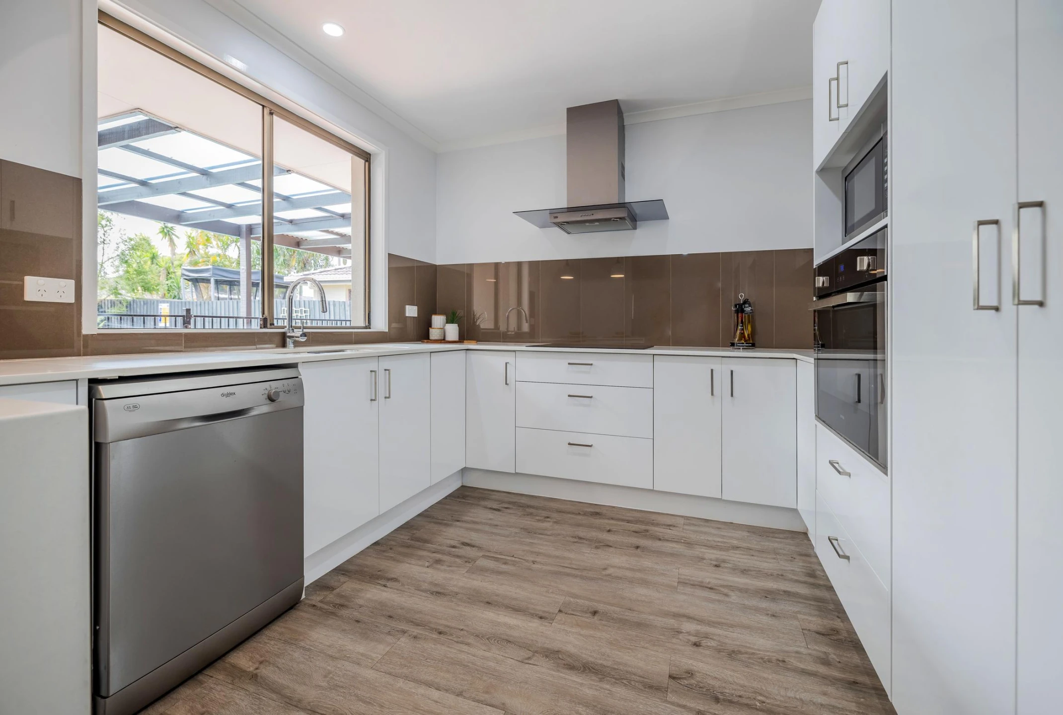 8 Firmin Court, Mermaid Waters QLD 4218, Mermaid Waters - Thumbnail 5