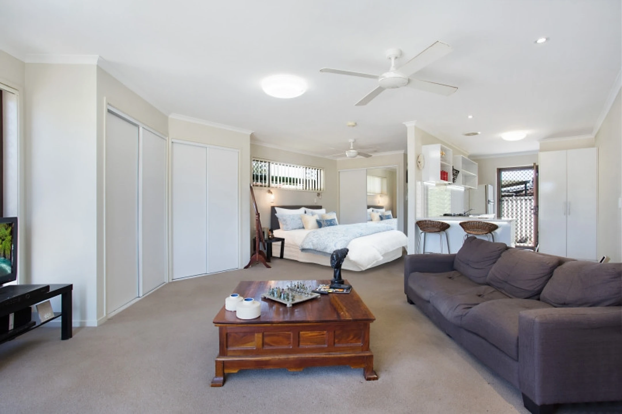 10 Wanderer Avenue, Mermaid Waters QLD 4218, Mermaid Waters - Thumbnail 6