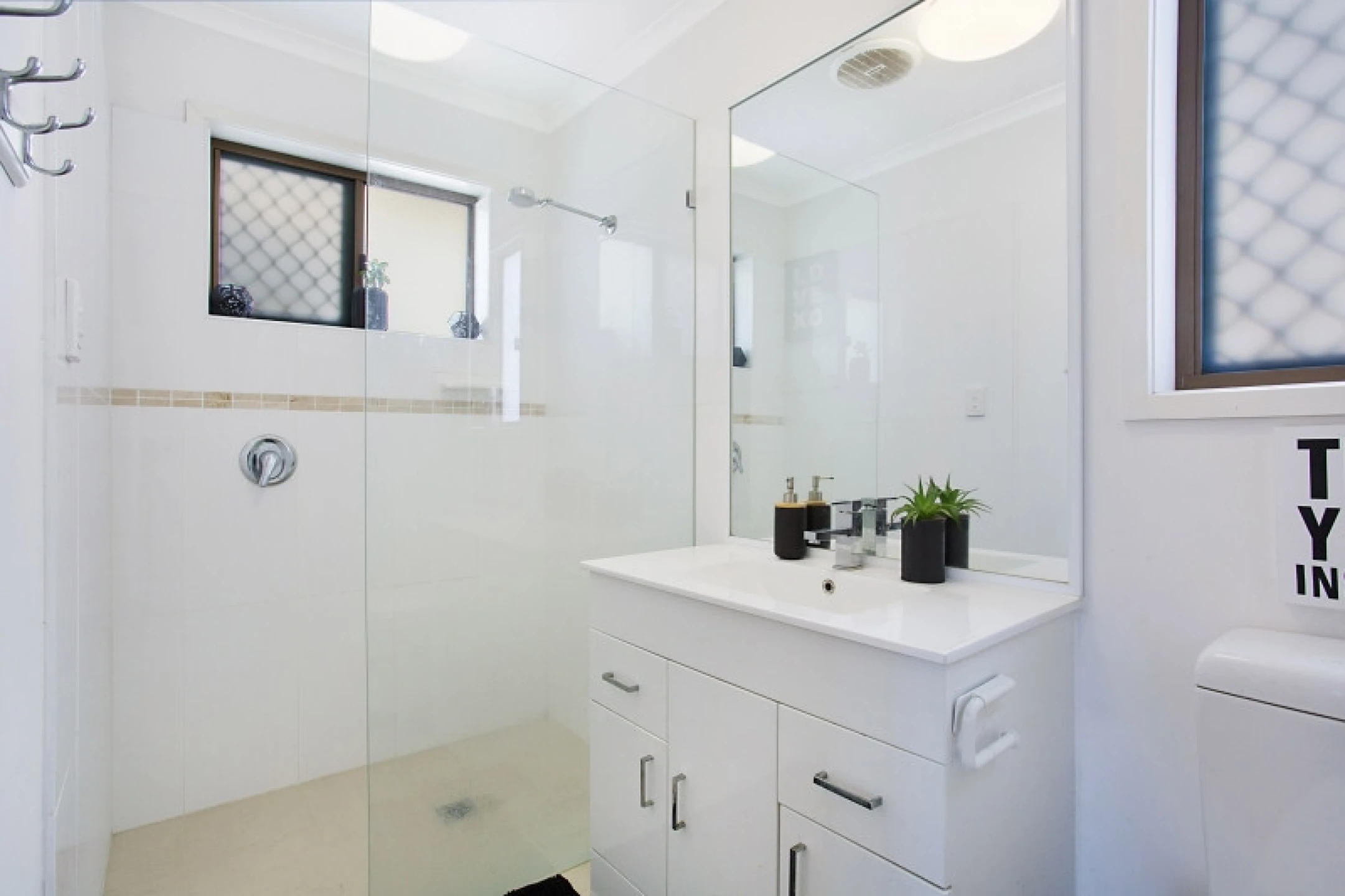 10 Wanderer Avenue, Mermaid Waters QLD 4218, Mermaid Waters - Thumbnail 7
