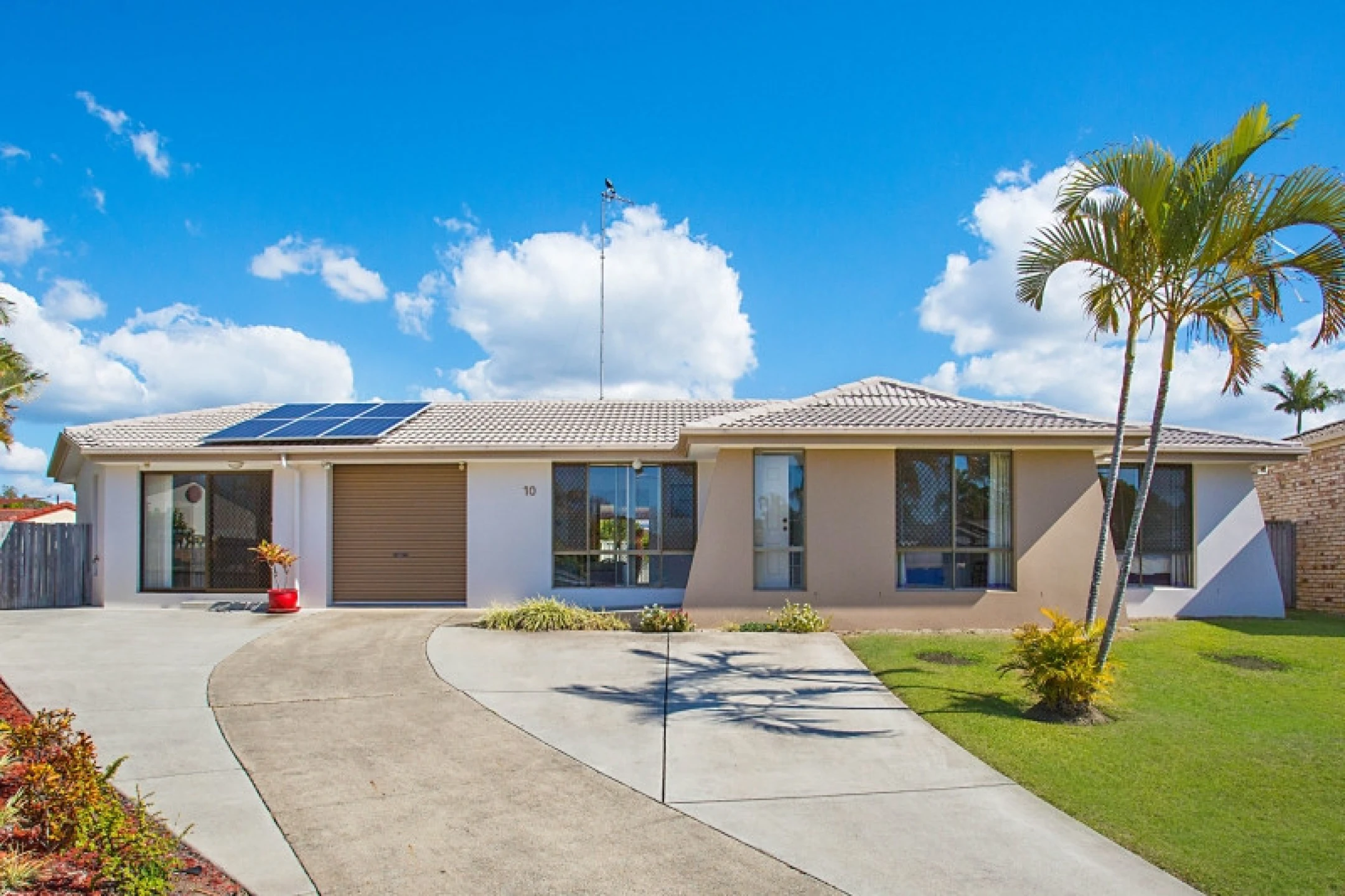 10 Wanderer Avenue, Mermaid Waters QLD 4218, Mermaid Waters - Thumbnail 2