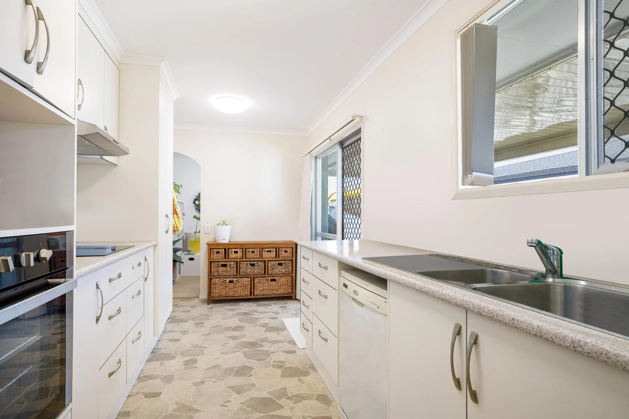 44 Bordeaux Parade, Mermaid Waters QLD 4218, Mermaid Waters - Thumbnail 7