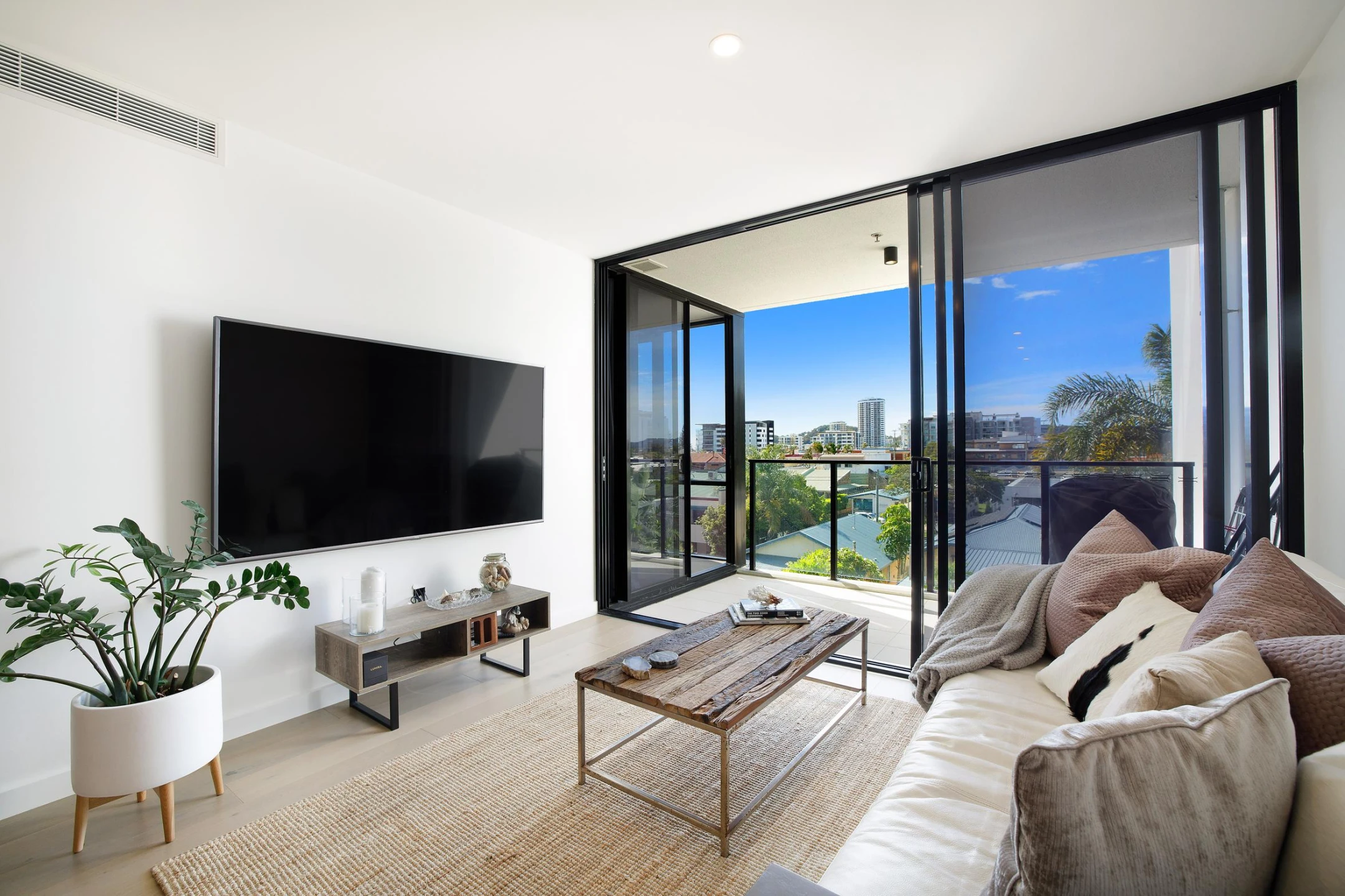 305 / 16-18 Seventh Avenue, Palm Beach QLD 4221, Palm Beach - Thumbnail 2