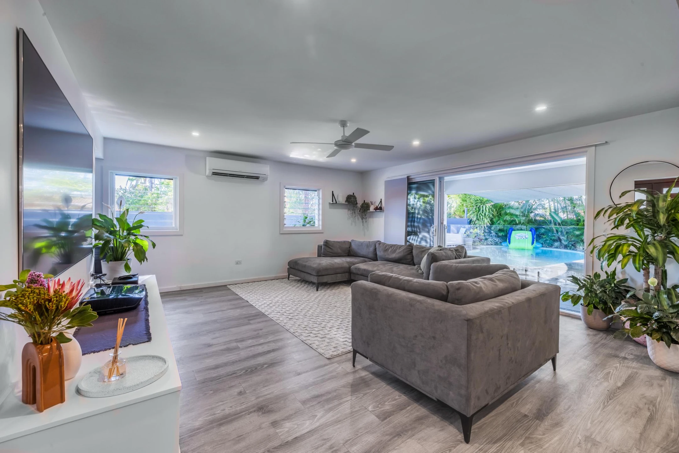 150 Barrier Reef Drive, Mermaid Waters QLD 4218, Mermaid Waters - Thumbnail 2