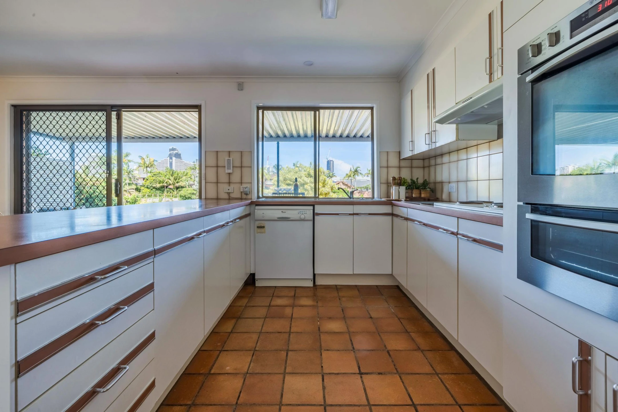 14 Maureen Court, Broadbeach Waters QLD 4218, Broadbeach Waters - Thumbnail 5