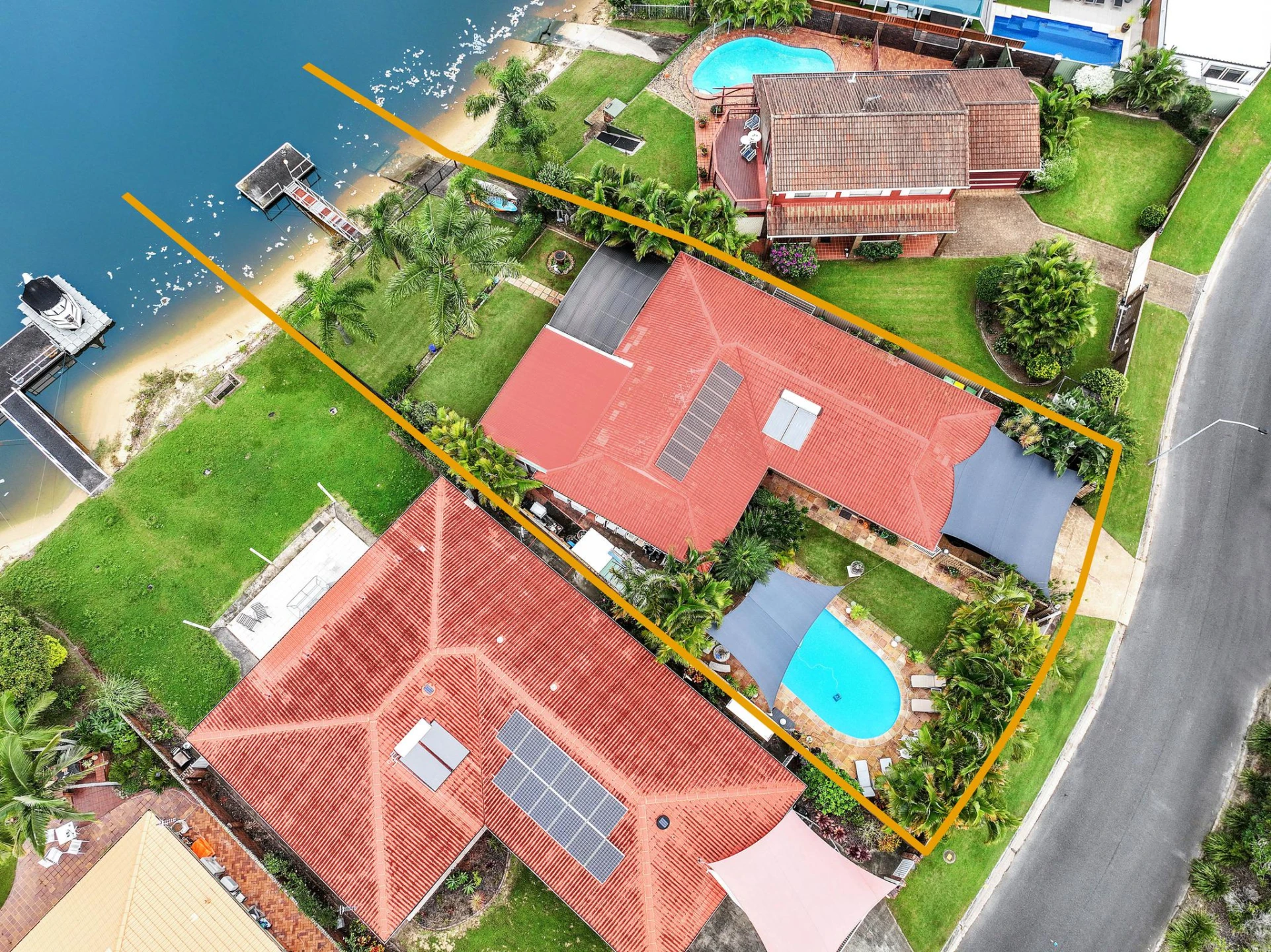 82 Hooker Boulevard, Mermaid Waters QLD 4218, Mermaid Waters - Thumbnail 3