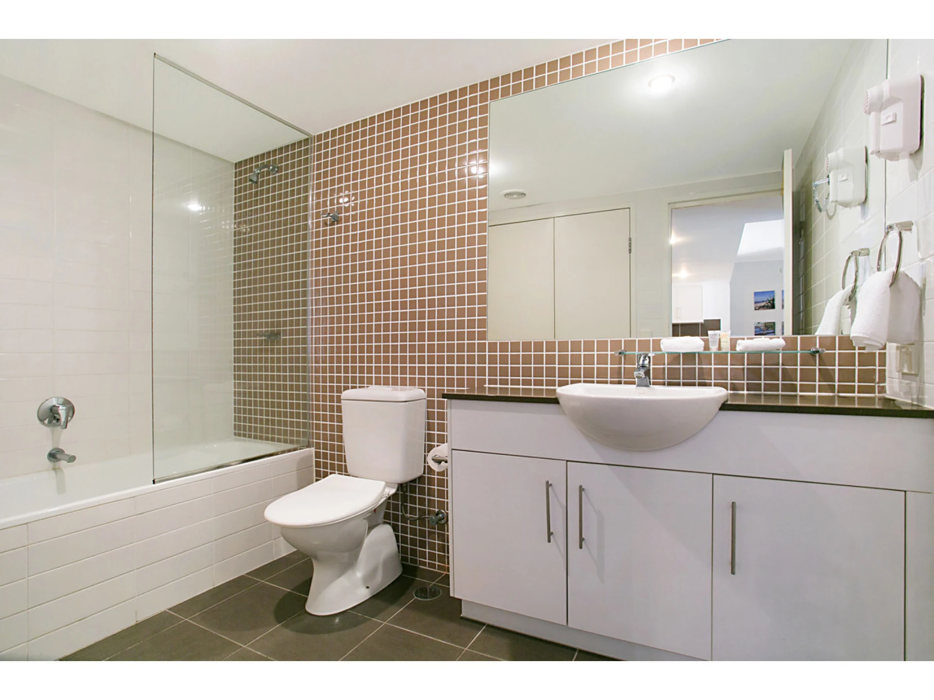 1052 / 1 Ocean Street, Burleigh Heads QLD 4220, Burleigh Heads - Thumbnail 7