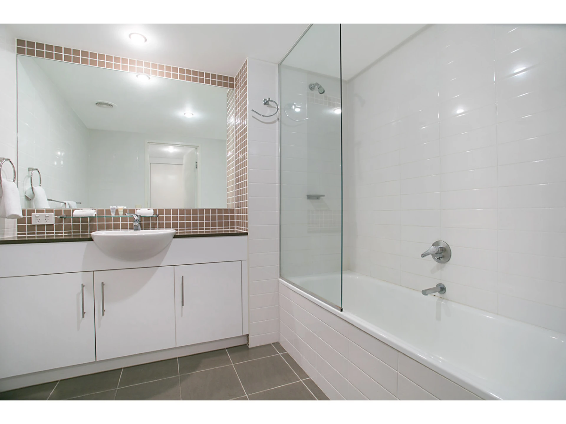 1052 / 1 Ocean Street, Burleigh Heads QLD 4220, Burleigh Heads - Thumbnail 3