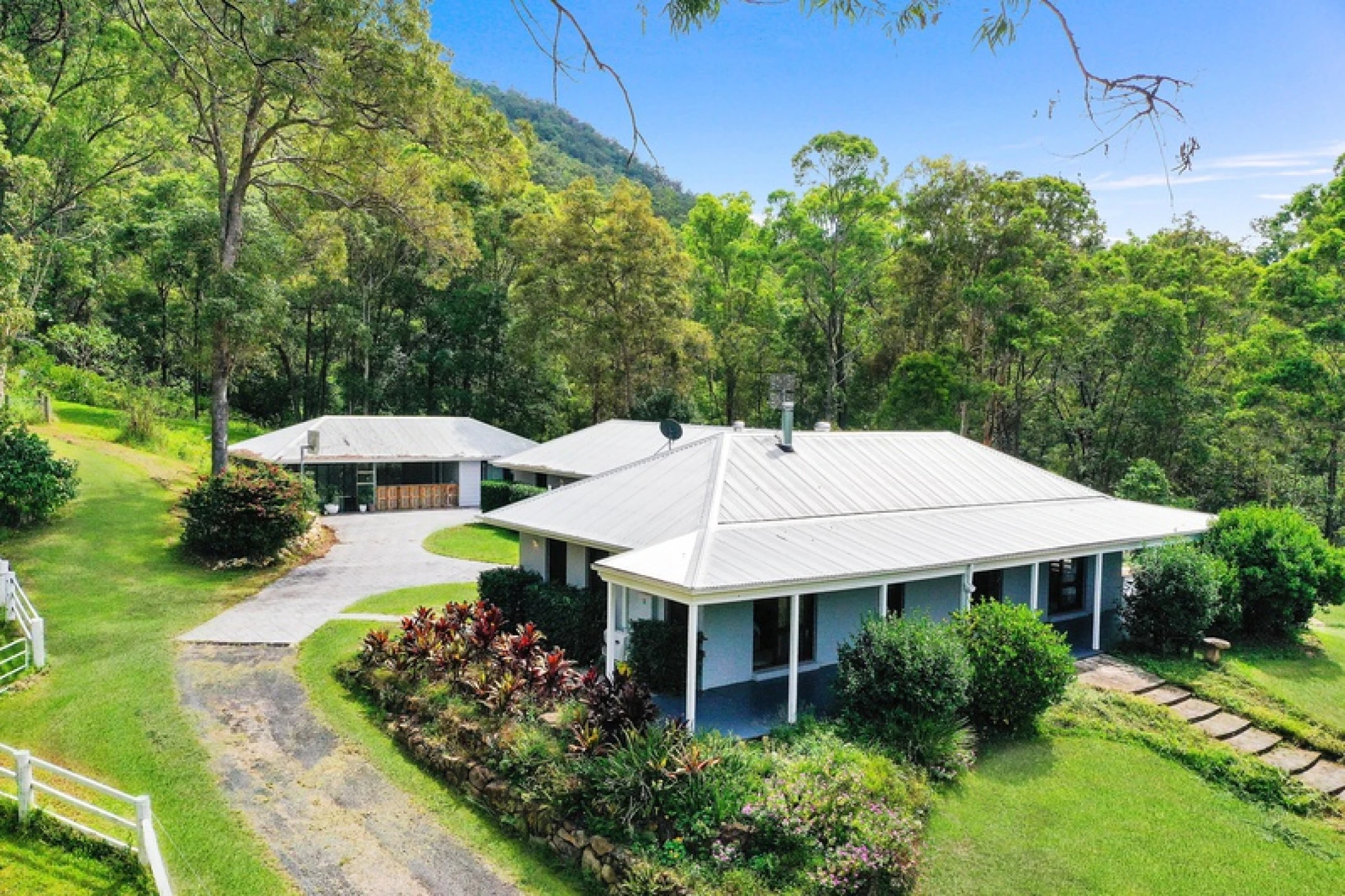 83 Henri Robert Drive, Clagiraba QLD 4211, Clagiraba - Thumbnail 2