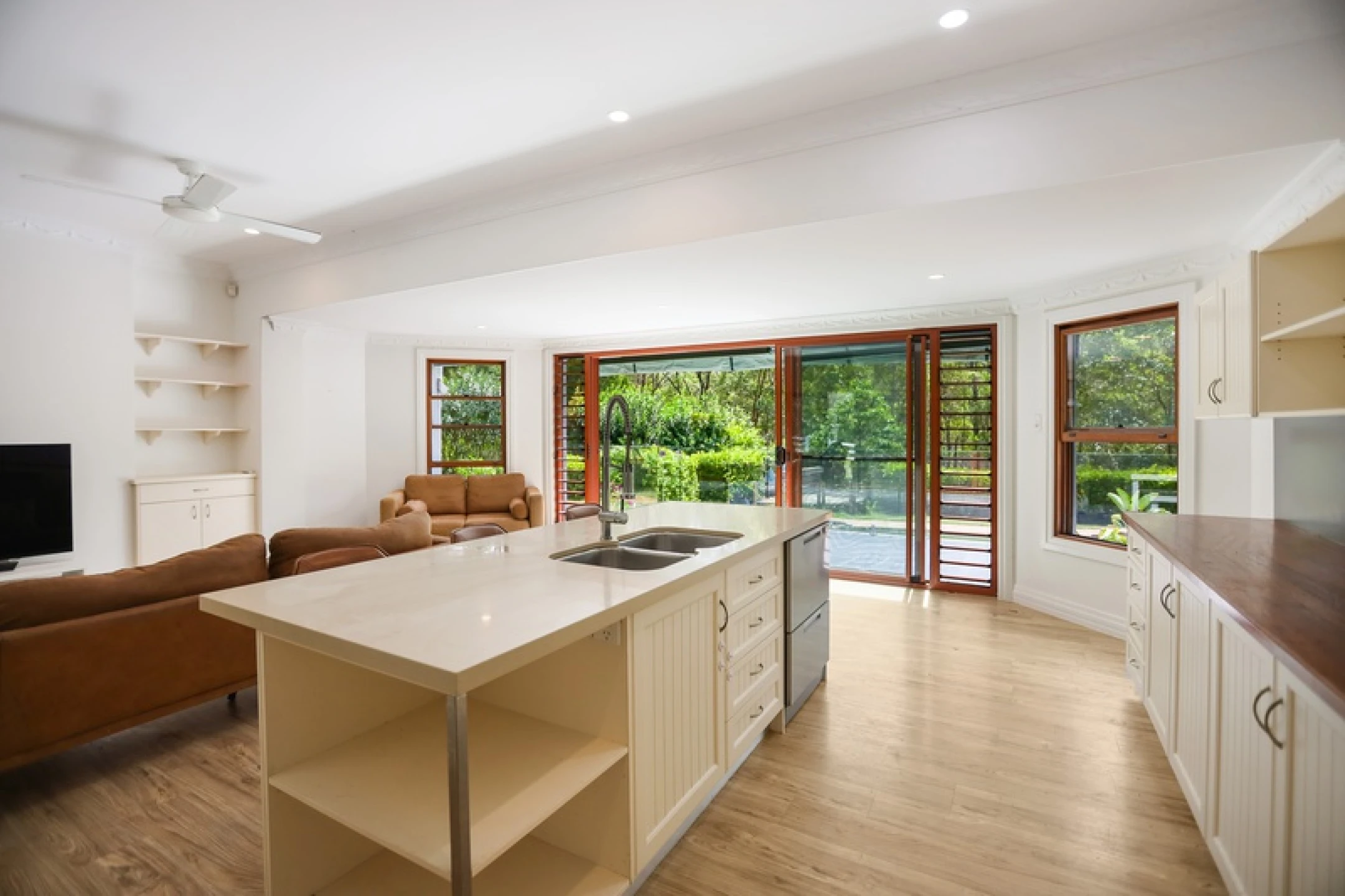 83 Henri Robert Drive, Clagiraba QLD 4211, Clagiraba - Thumbnail 5