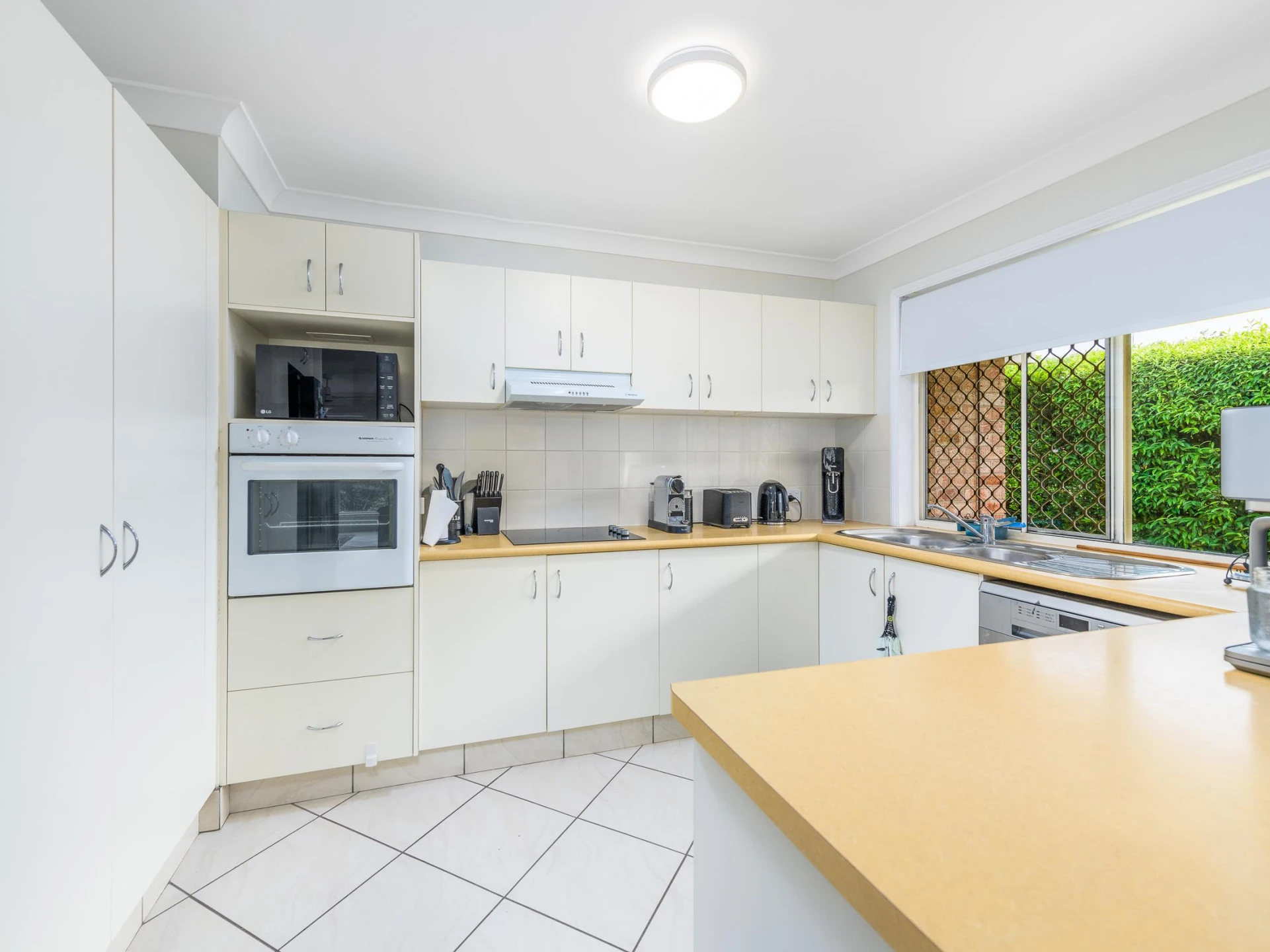 1 / 218 Central Street, Labrador QLD 4215, Labrador - Thumbnail 2