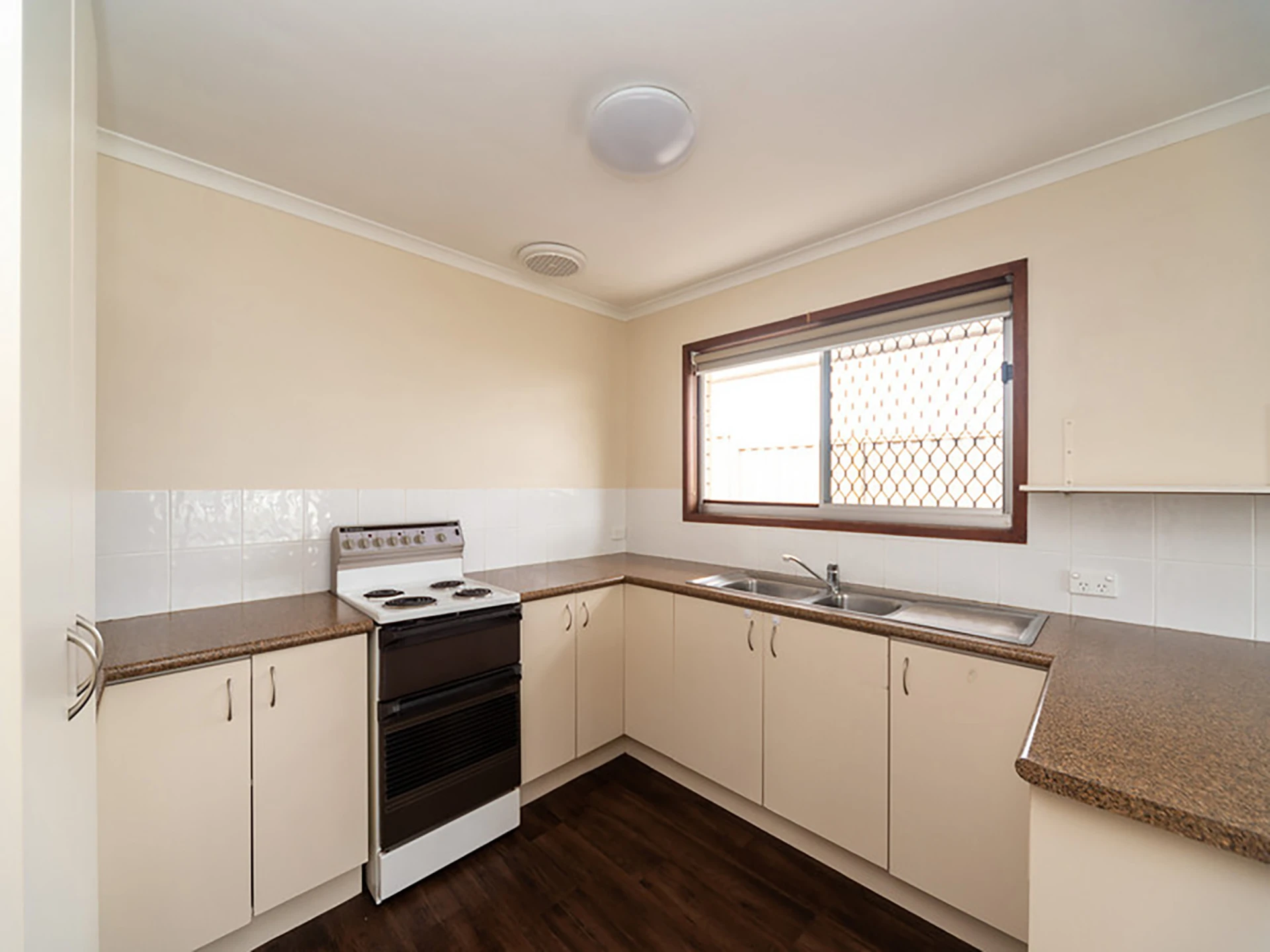 9 Donald Avenue, Paradise Point QLD 4216, Paradise Point - Thumbnail 8