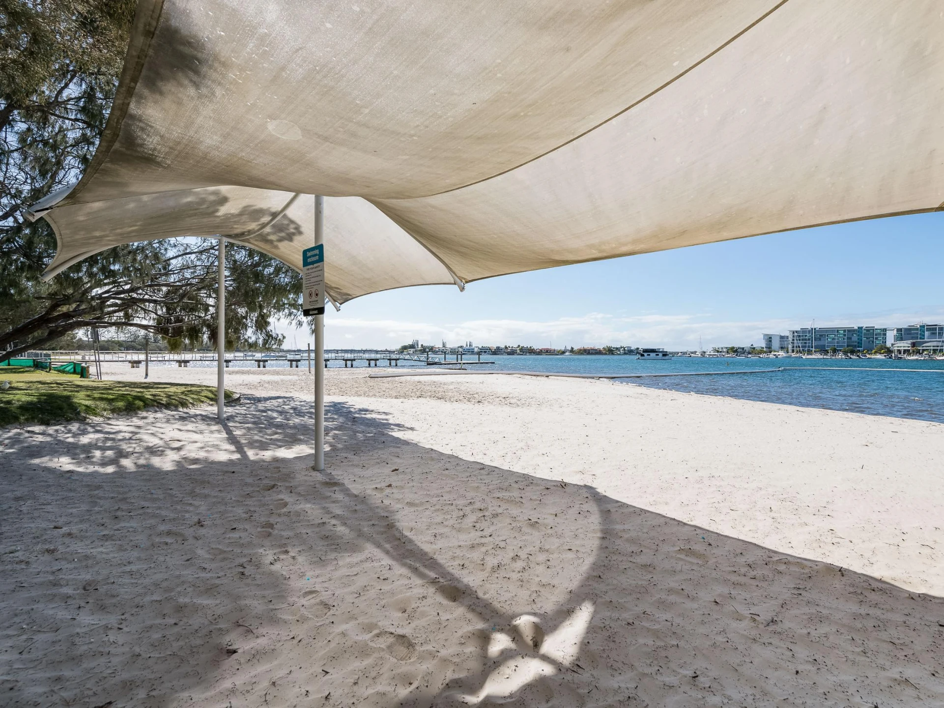 9 Donald Avenue, Paradise Point QLD 4216, Paradise Point - Thumbnail 3