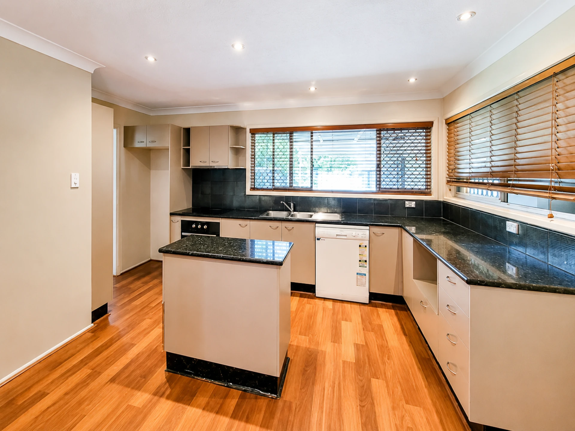109 Muir Street, Labrador QLD 4215, Labrador - Thumbnail 4