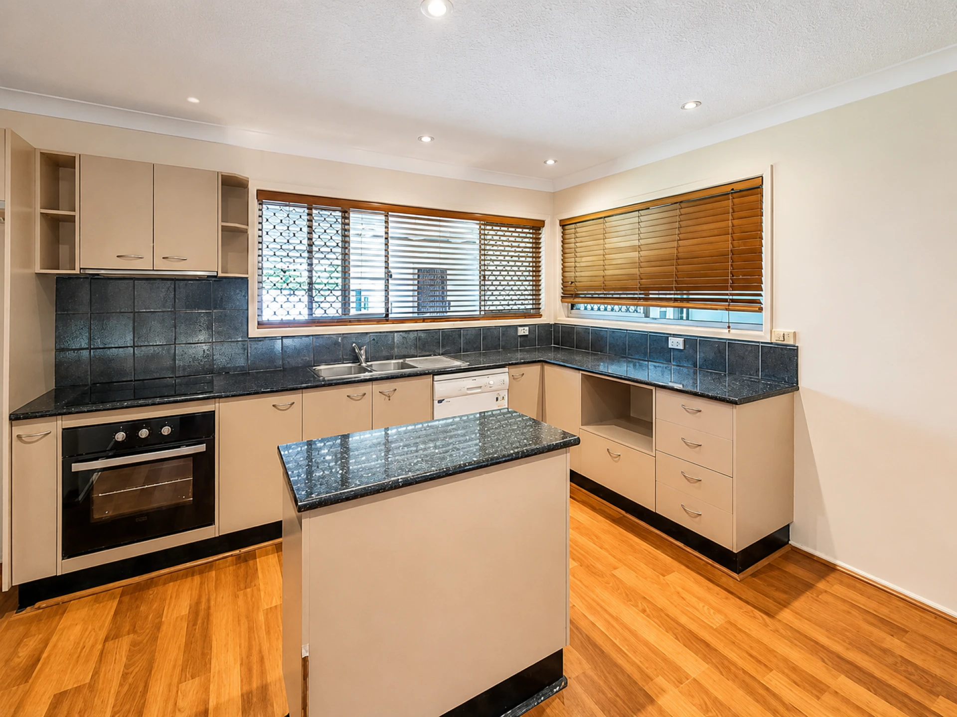 109 Muir Street, Labrador QLD 4215, Labrador - Thumbnail 2