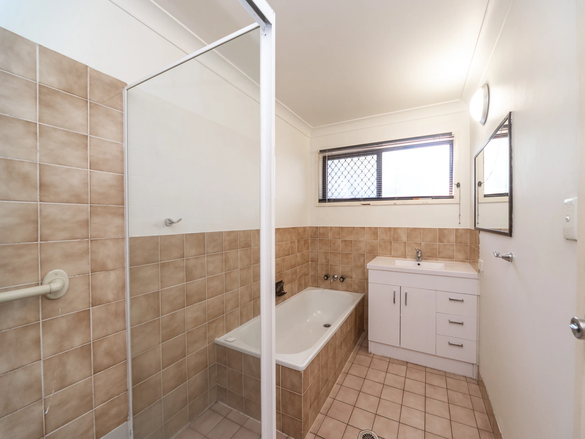 1 / 142 Oxley Drive, Paradise Point QLD 4216, Paradise Point - Thumbnail 8