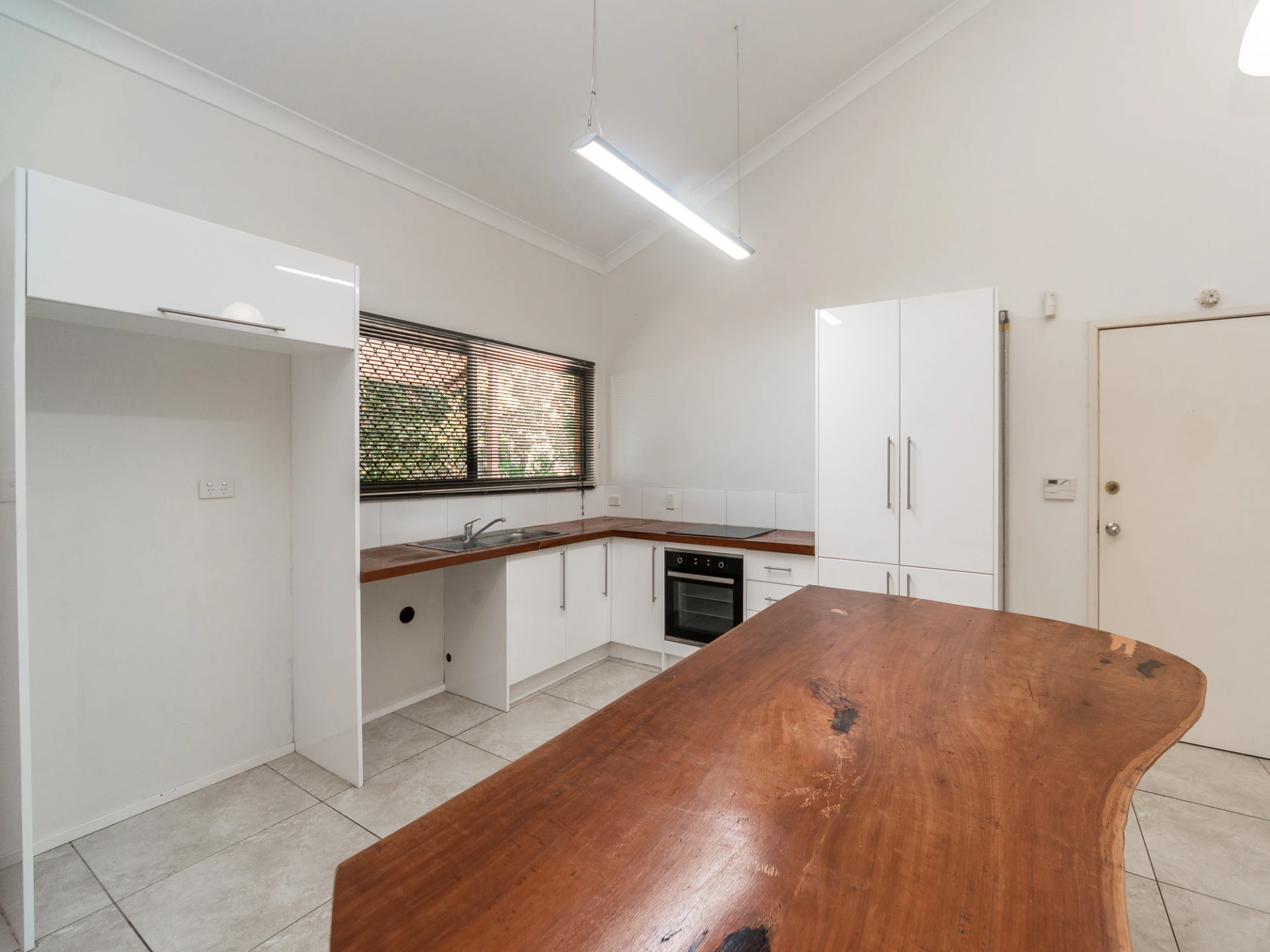 1 / 142 Oxley Drive, Paradise Point QLD 4216, Paradise Point - Thumbnail 4