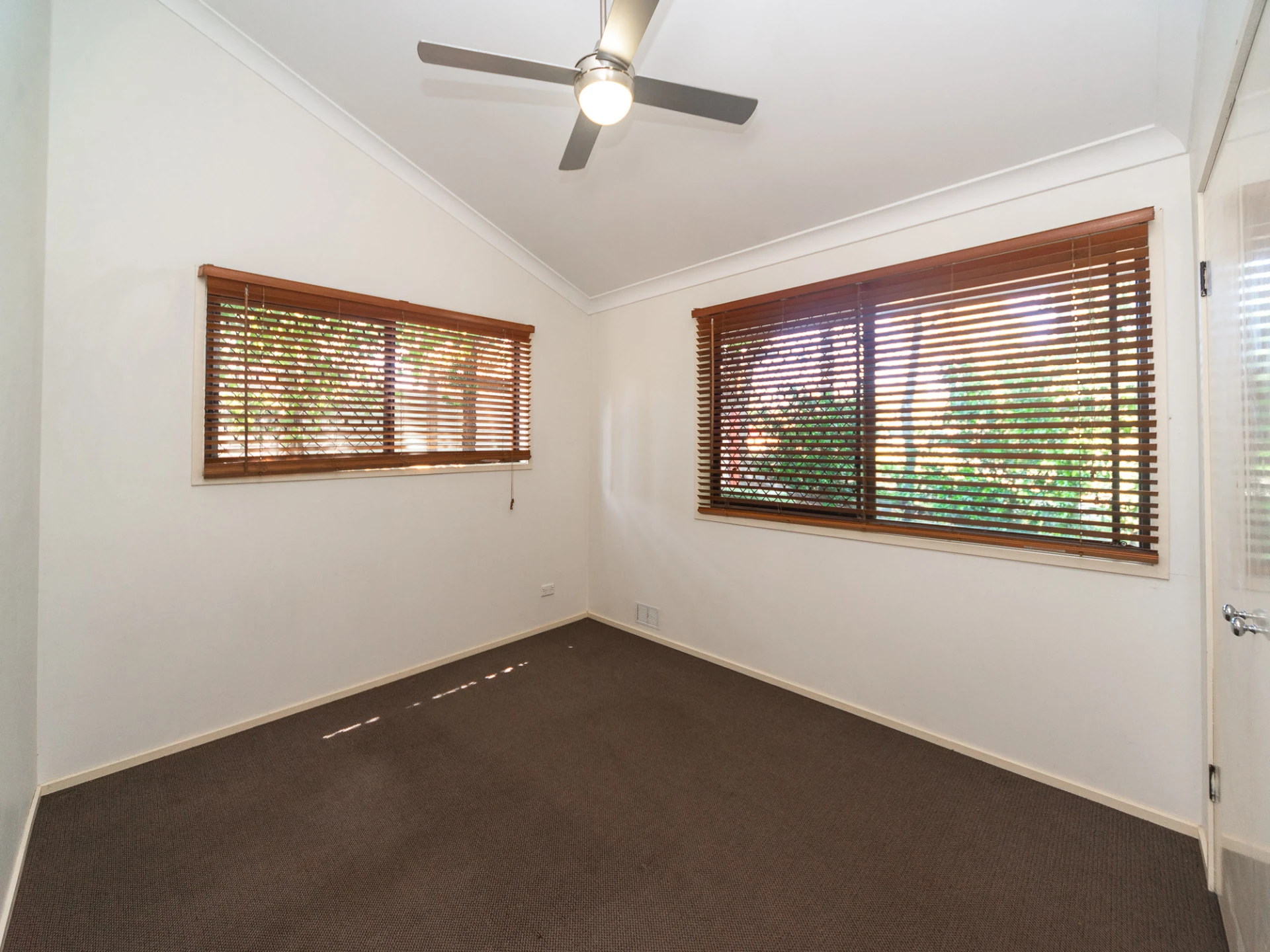 1 / 142 Oxley Drive, Paradise Point QLD 4216, Paradise Point - Thumbnail 6