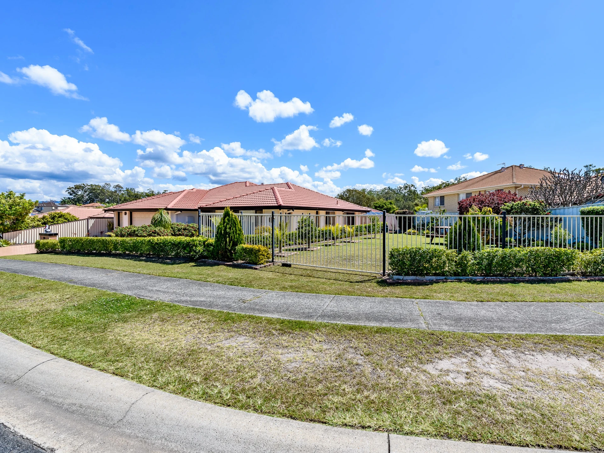 16 Wattlebrush Grove, Molendinar QLD 4214, Molendinar - Thumbnail 3