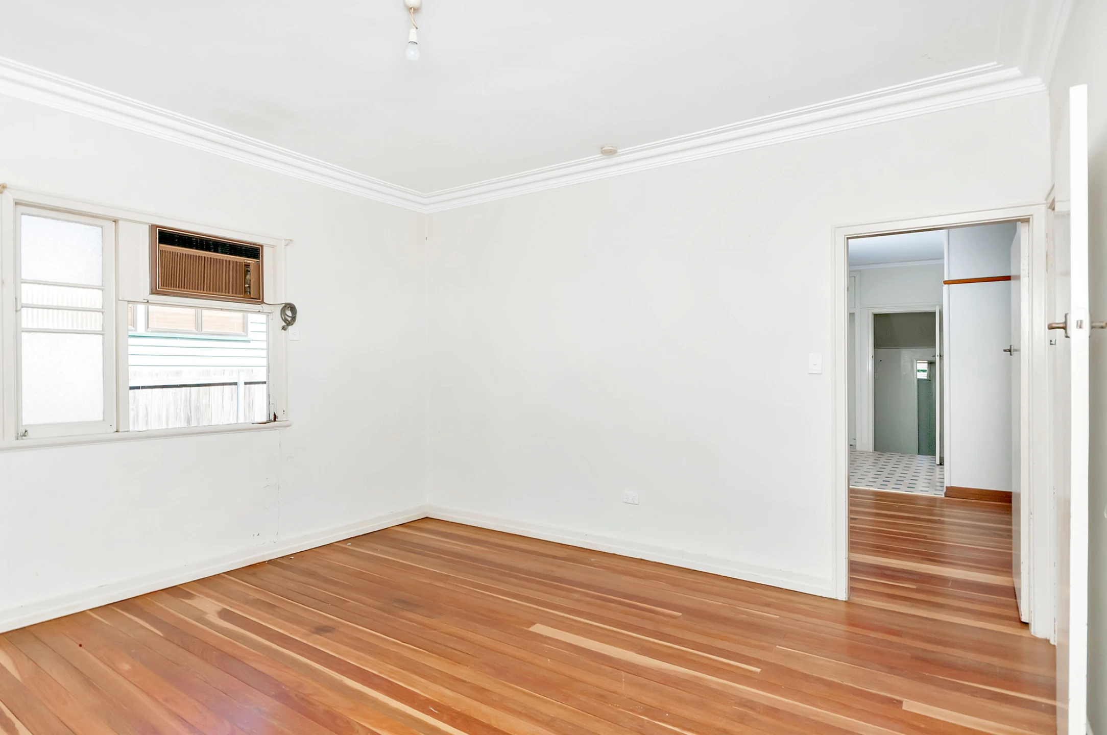29 Macquarie Street, Silkstone QLD 4304, Silkstone - Thumbnail 5