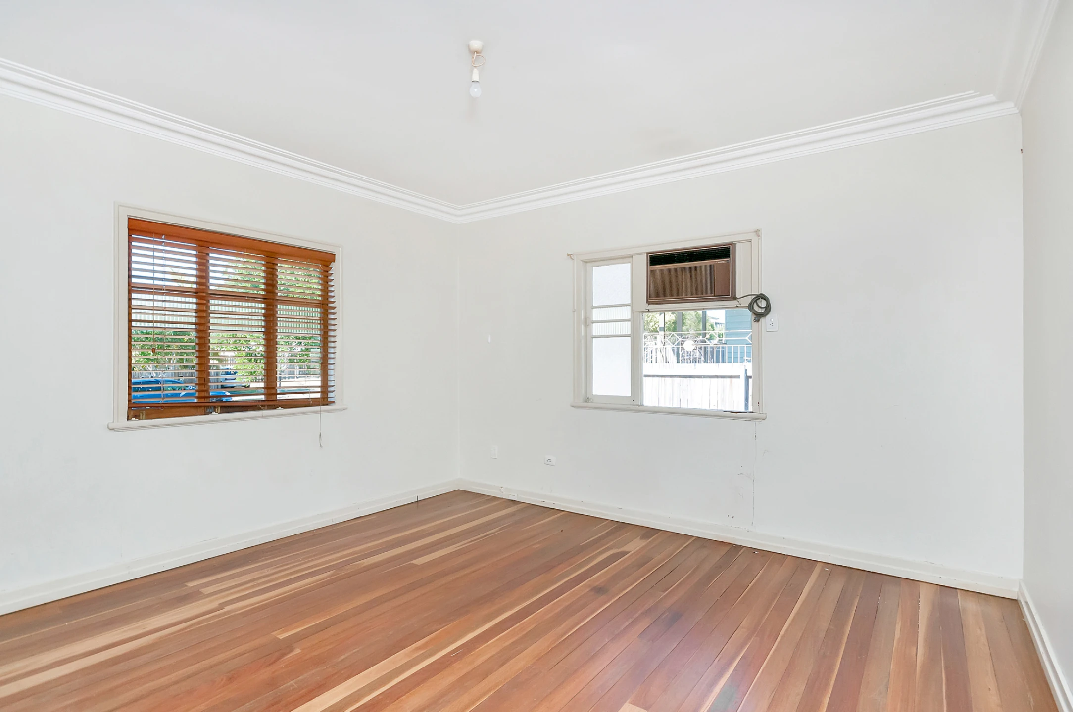 29 Macquarie Street, Silkstone QLD 4304, Silkstone - Thumbnail 4