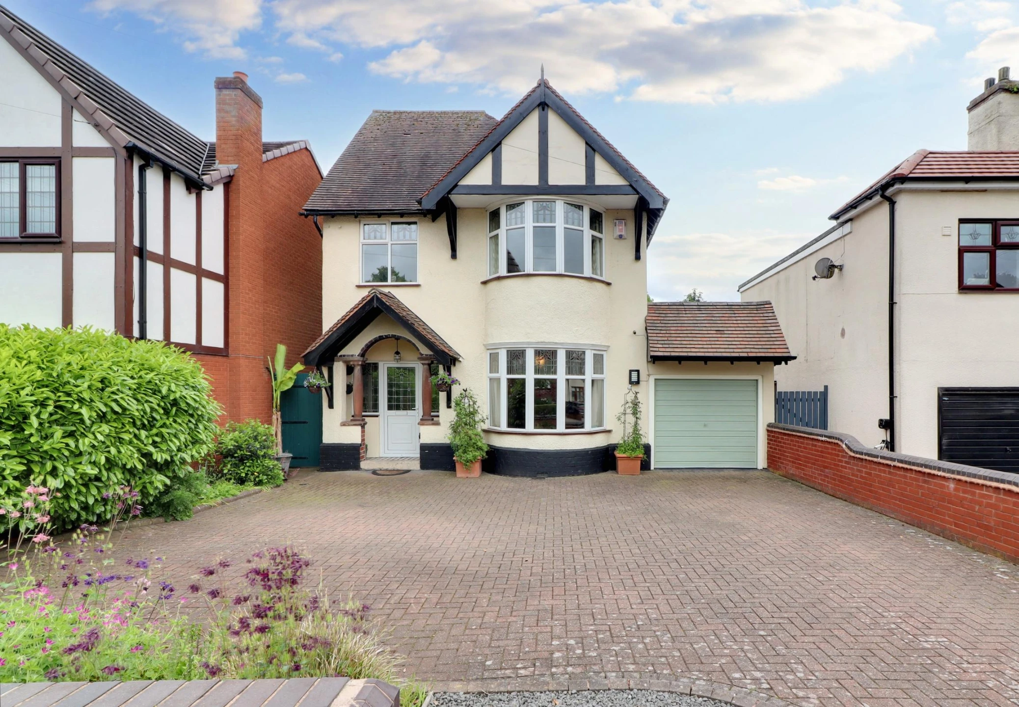 A rare opportunity to acquire a 3 bedroom detached house on a large plot in Lower Road., Offers