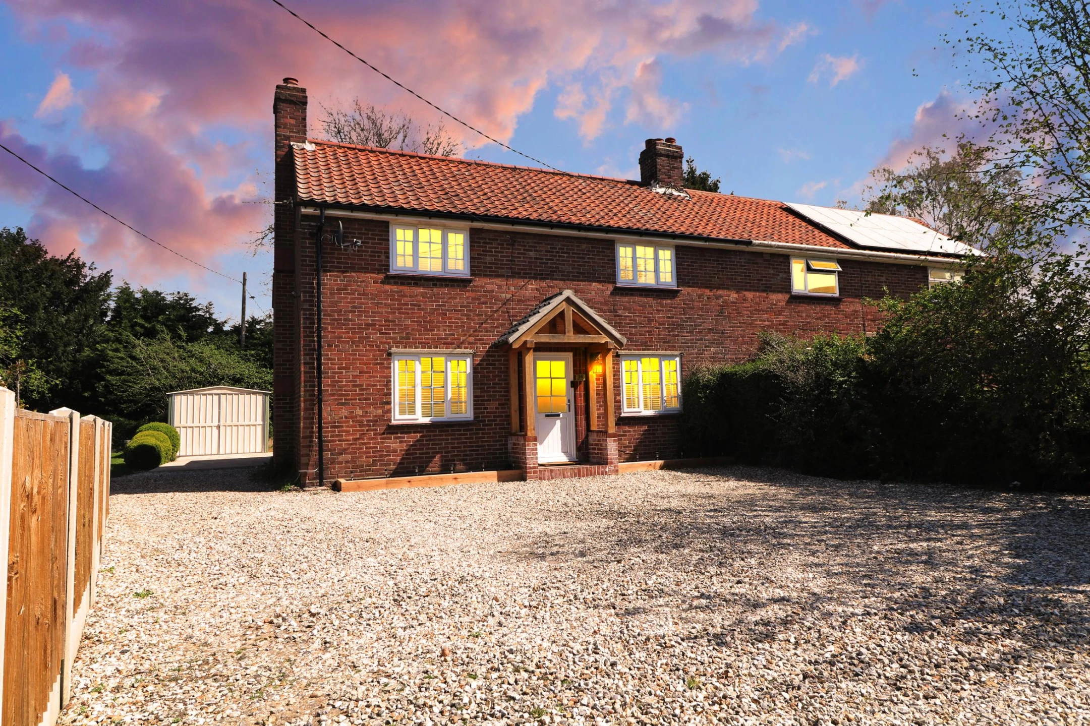 Beautifully presented and enhanced family home wit versatile